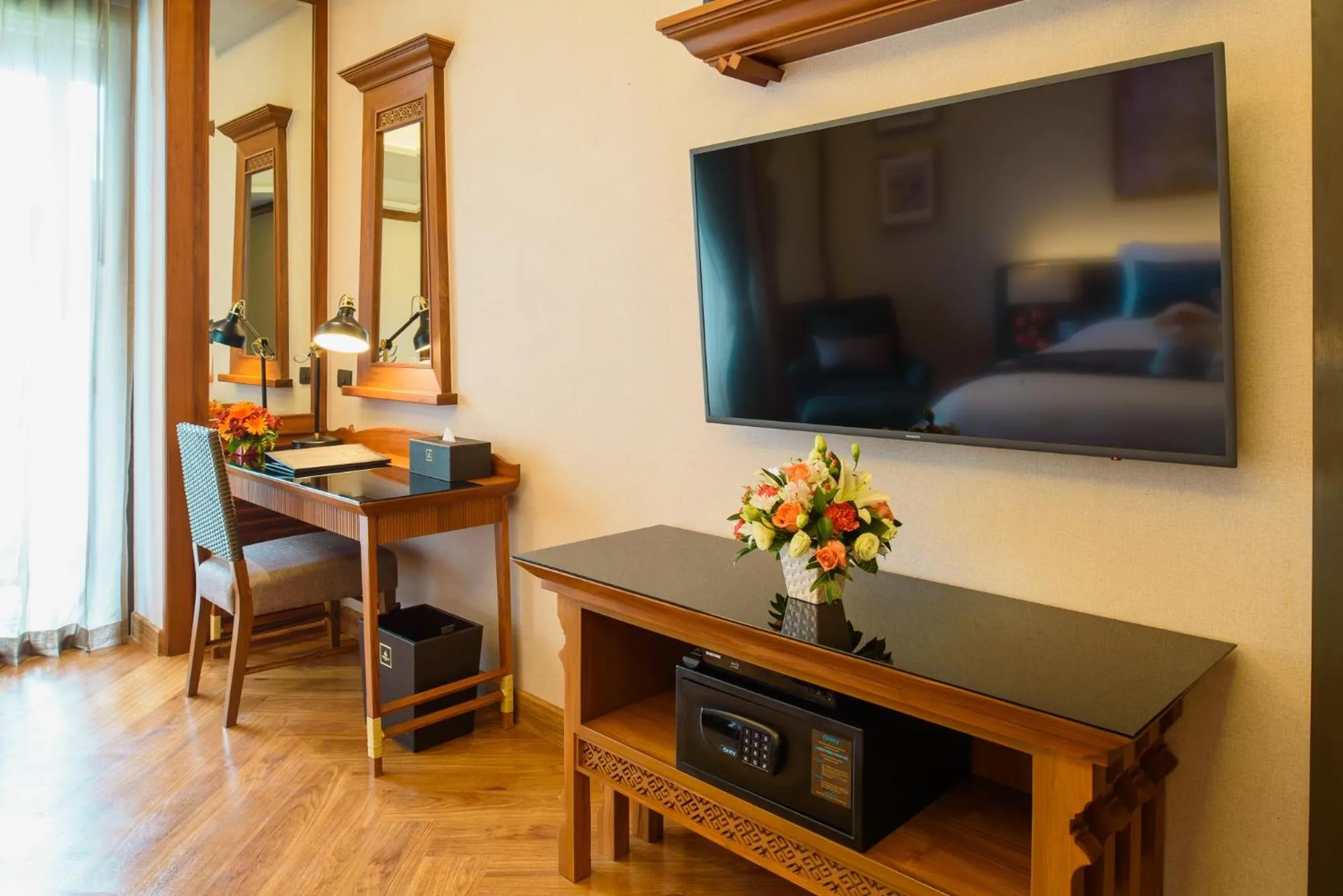 Communal lounge/ TV room in Chala Number6