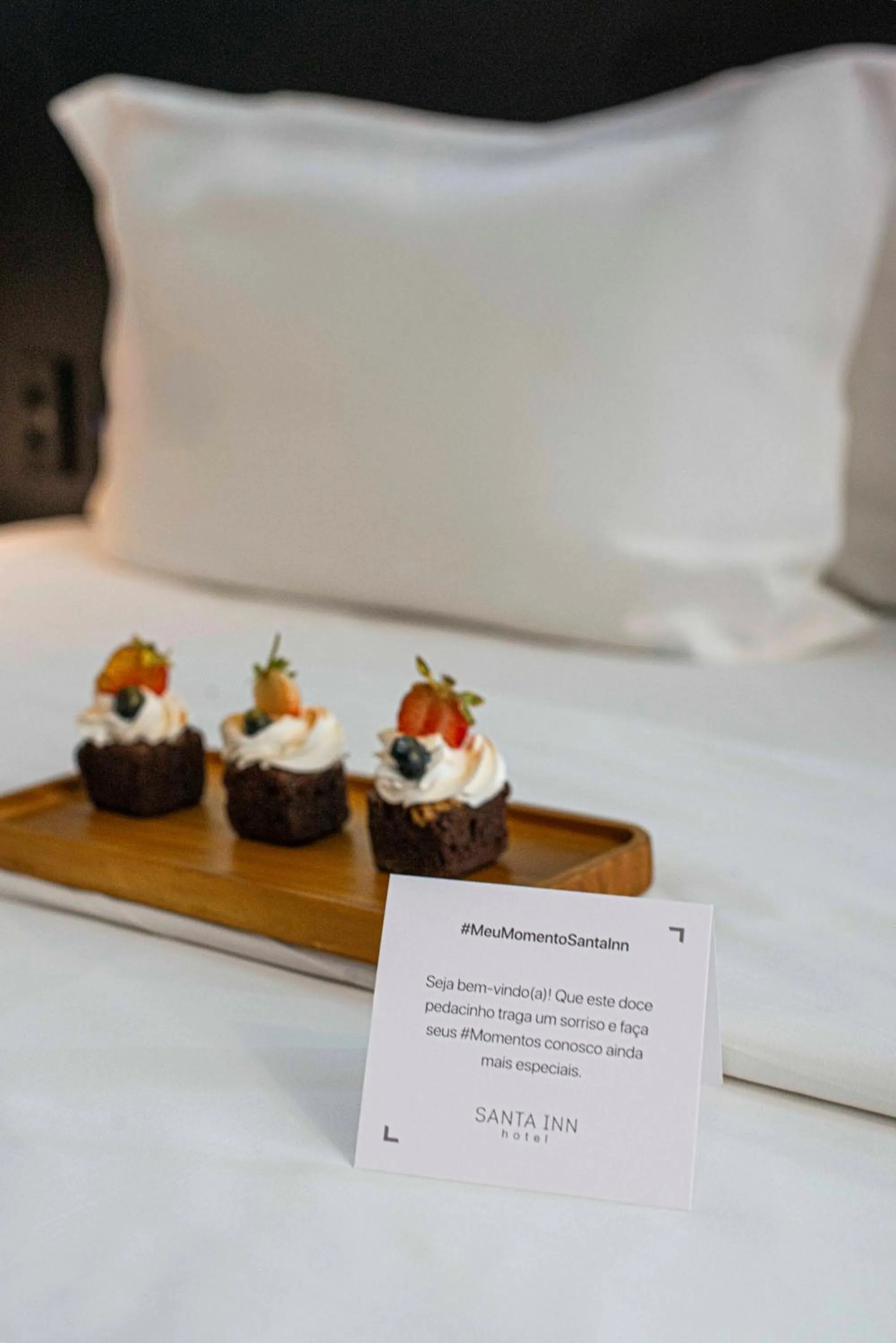 Bedroom, Bed in Santa Inn Hotel