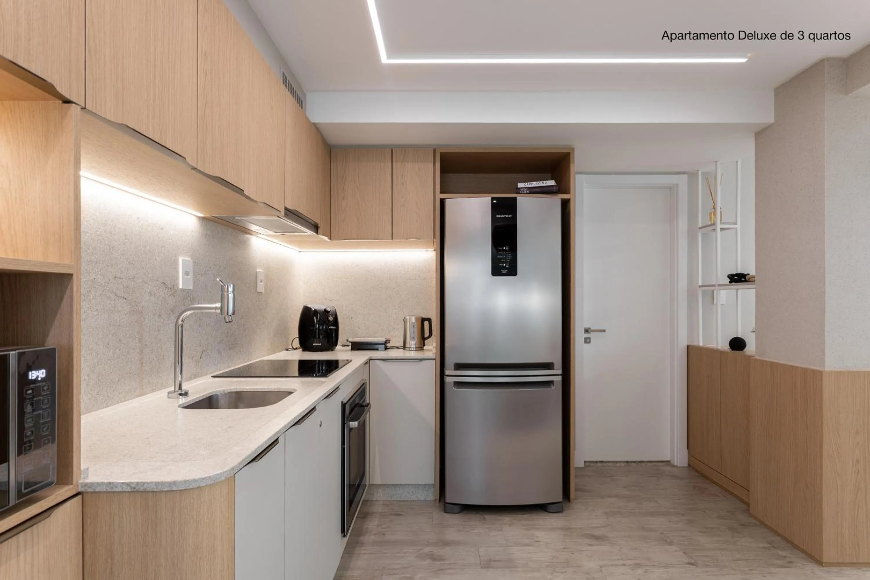 kitchen in Santa Inn Hotel