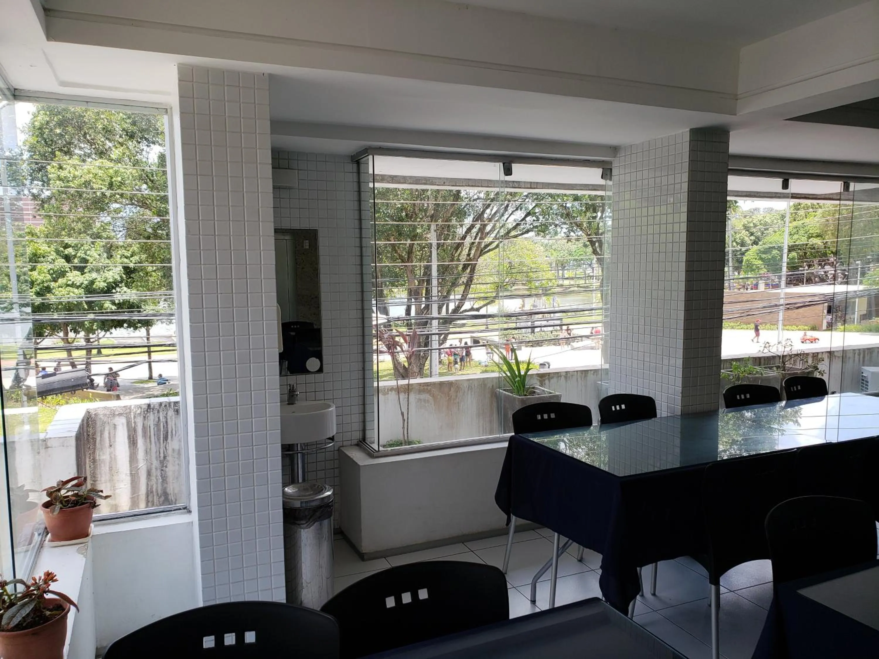 Restaurant/places to eat in Lagoa Park Hotel