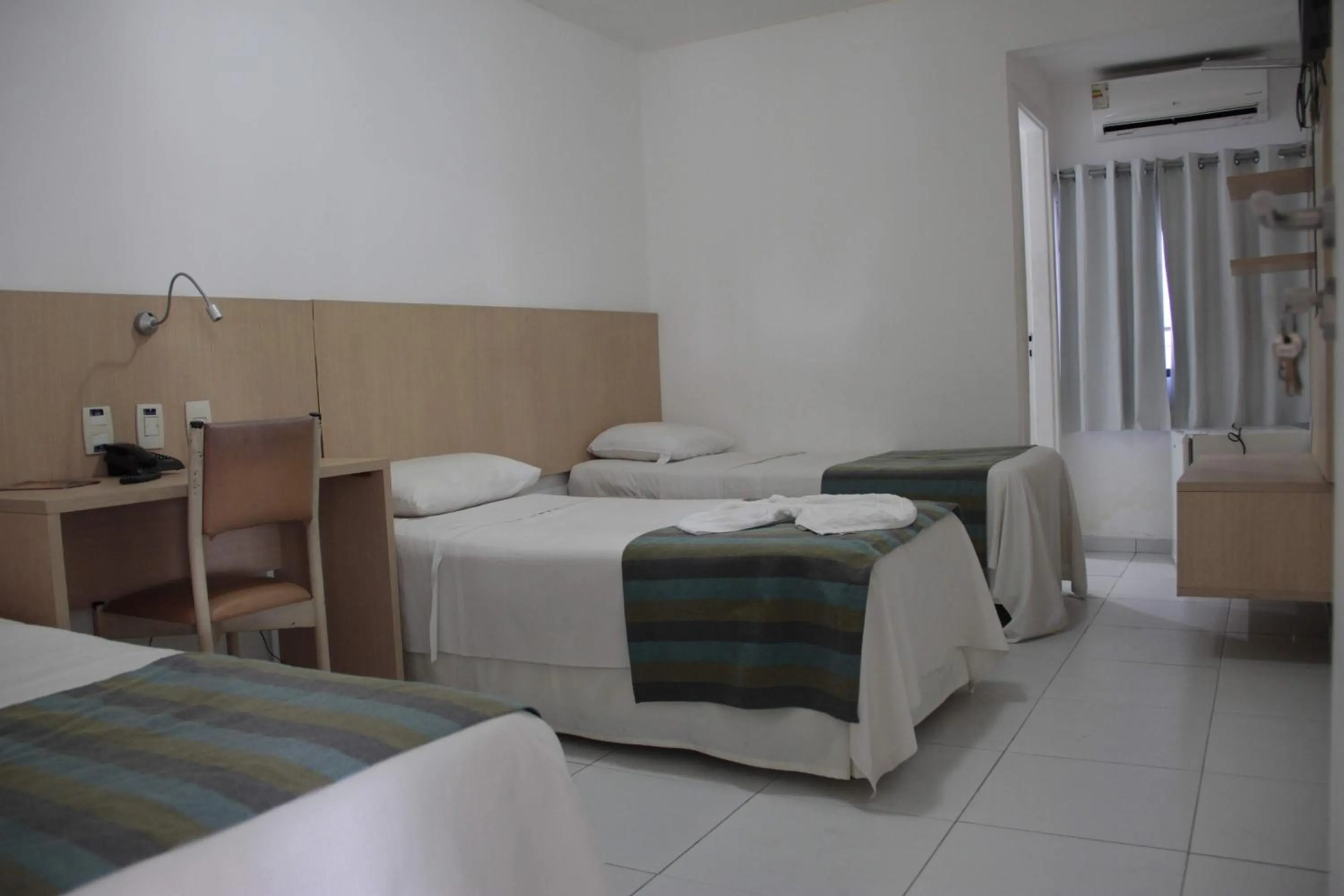 Bed in Lagoa Park Hotel