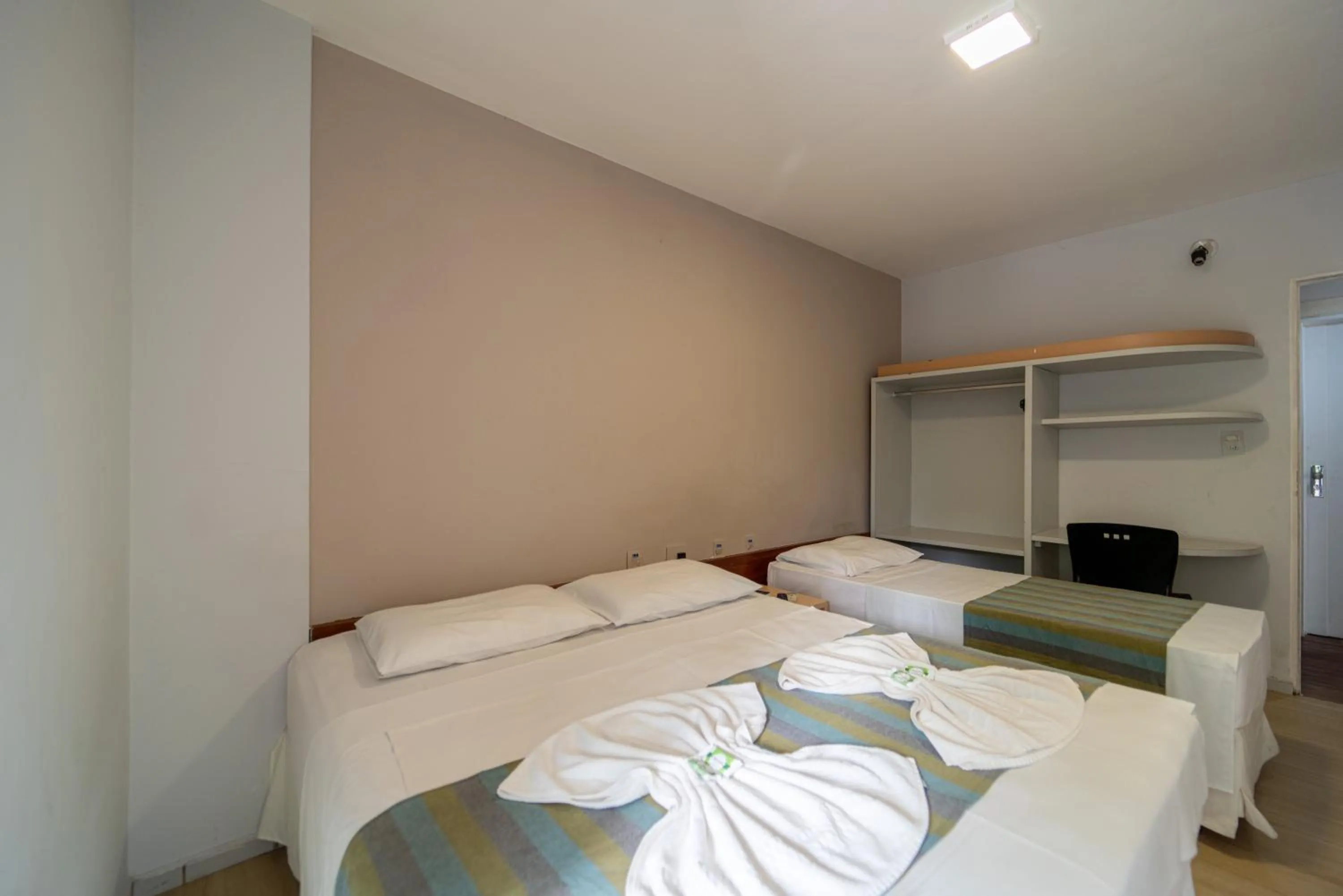 Bed in Lagoa Park Hotel