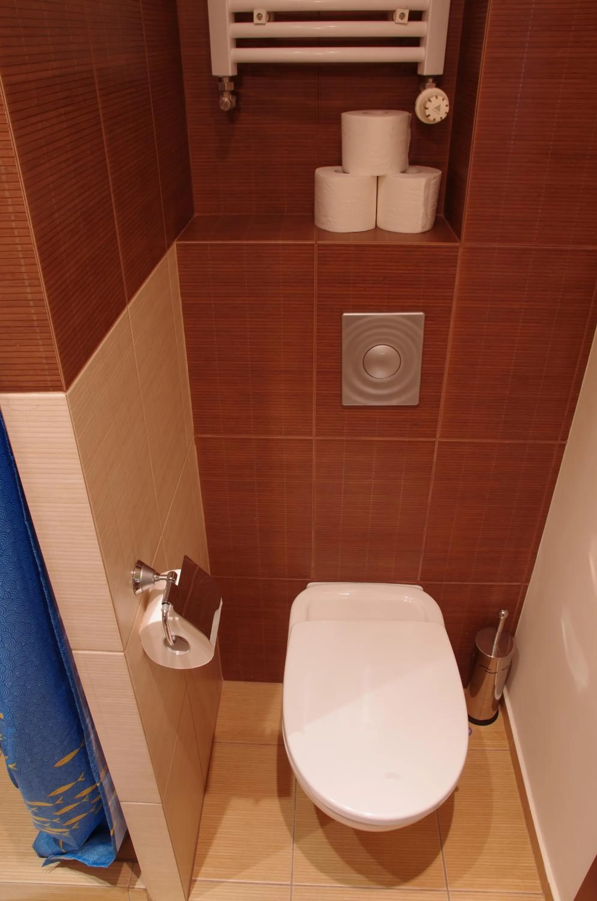 Toilet in Szucha Apartments