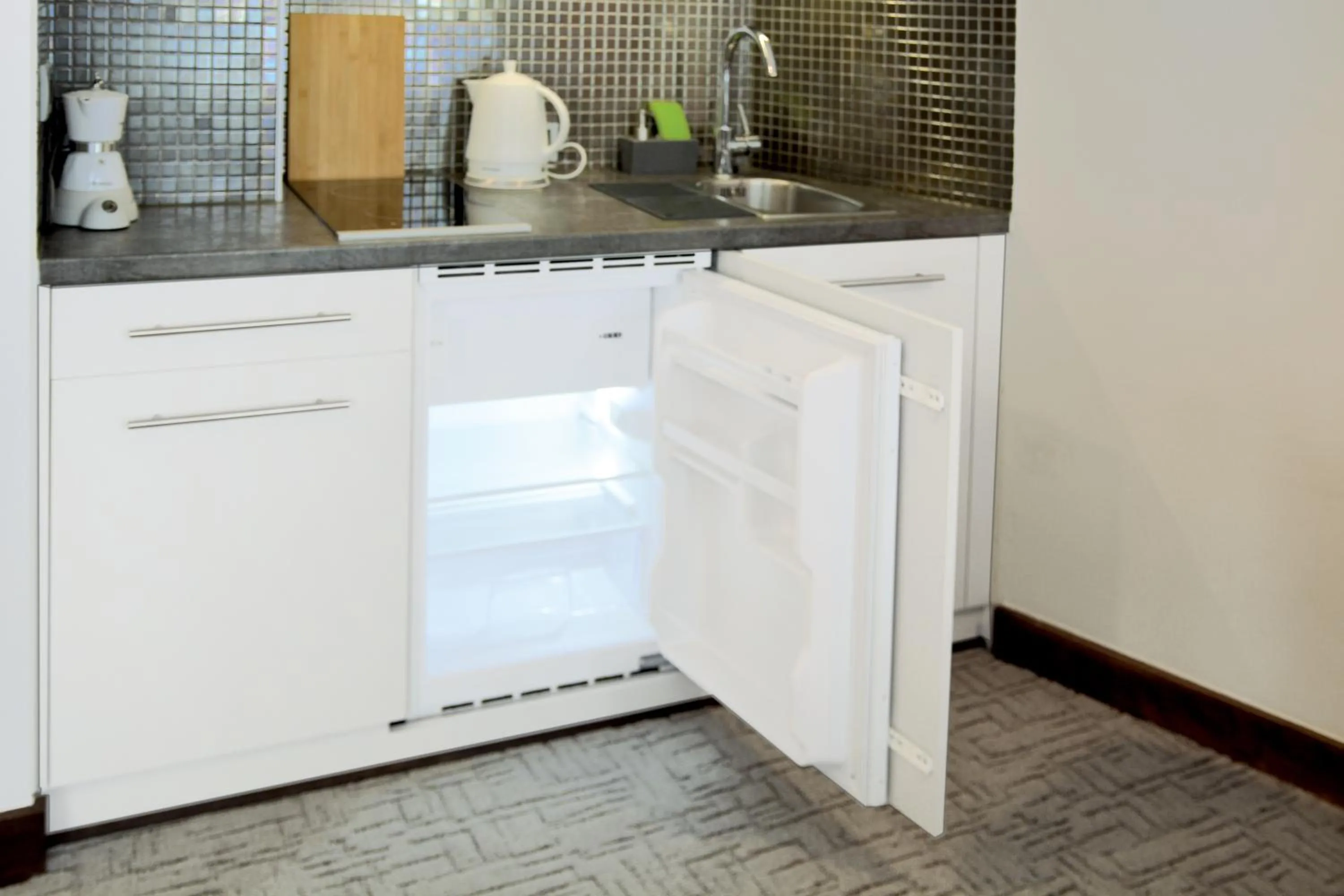 Kitchen or kitchenette in Szucha Apartments