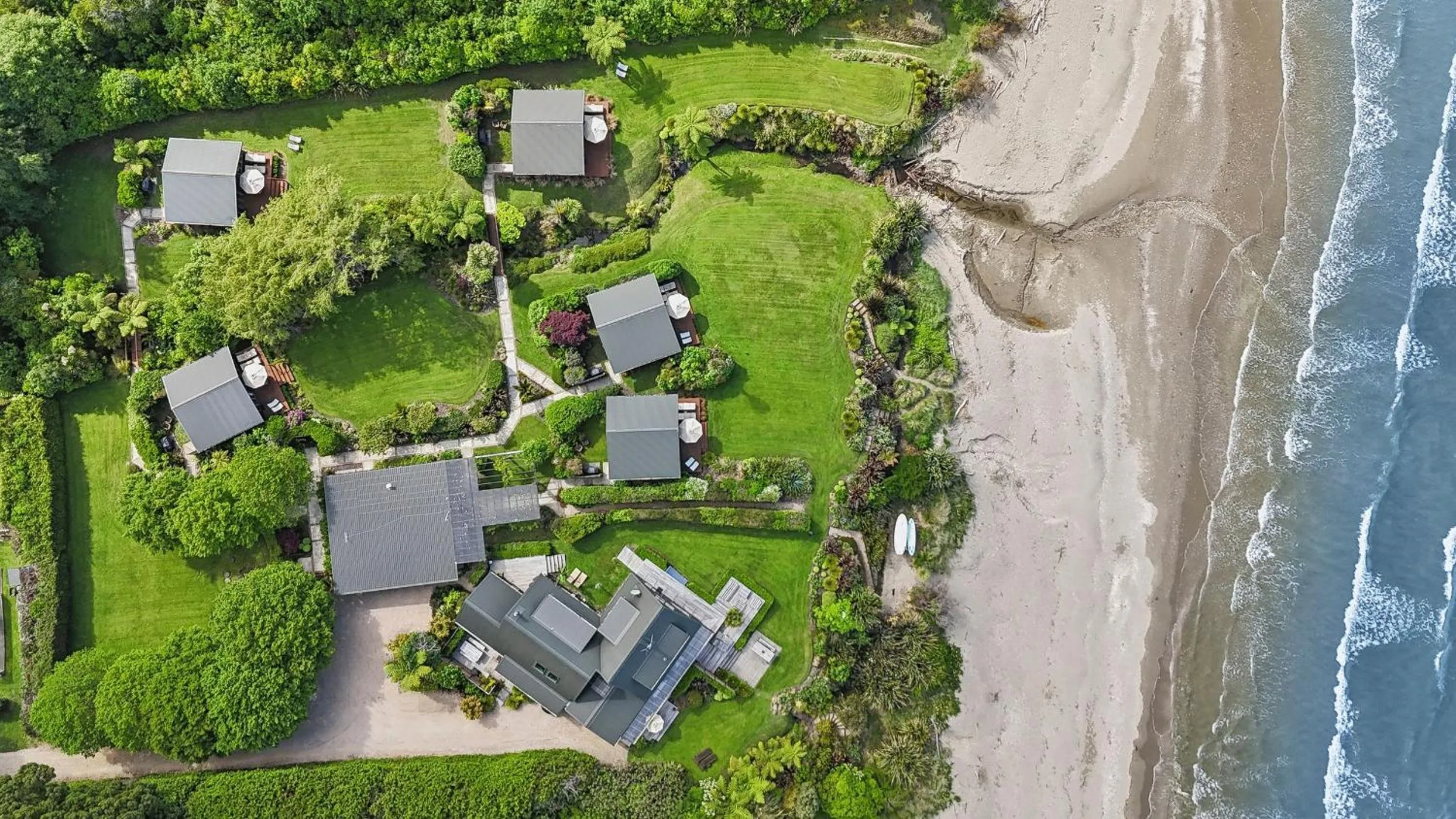 Adrift In Golden Bay- Absolute Beachfront Villas