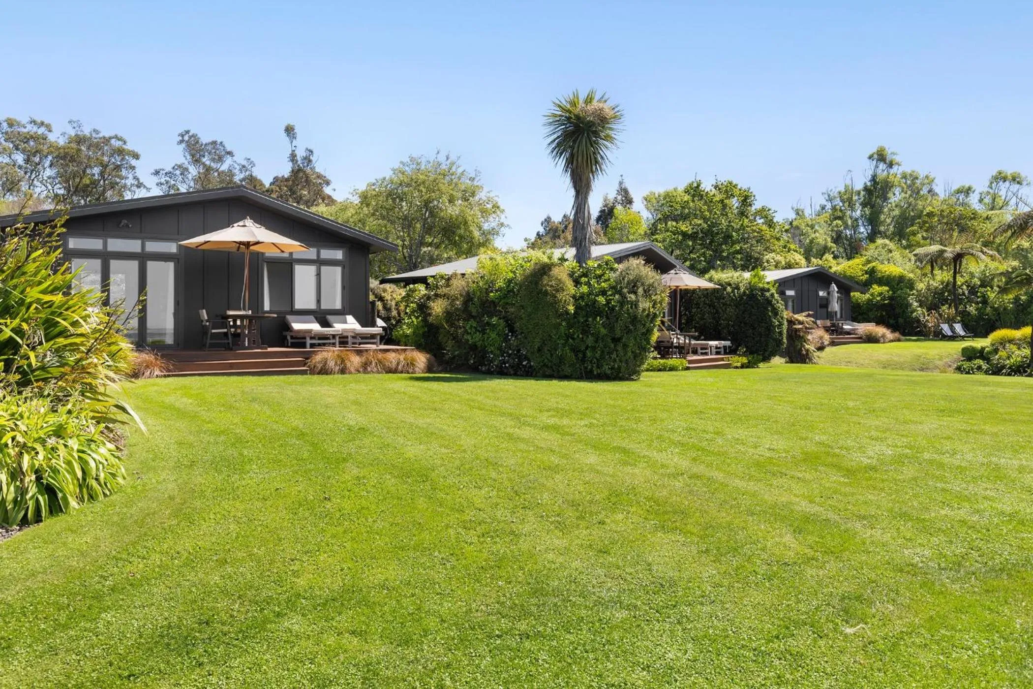 Adrift In Golden Bay- Absolute Beachfront Villas