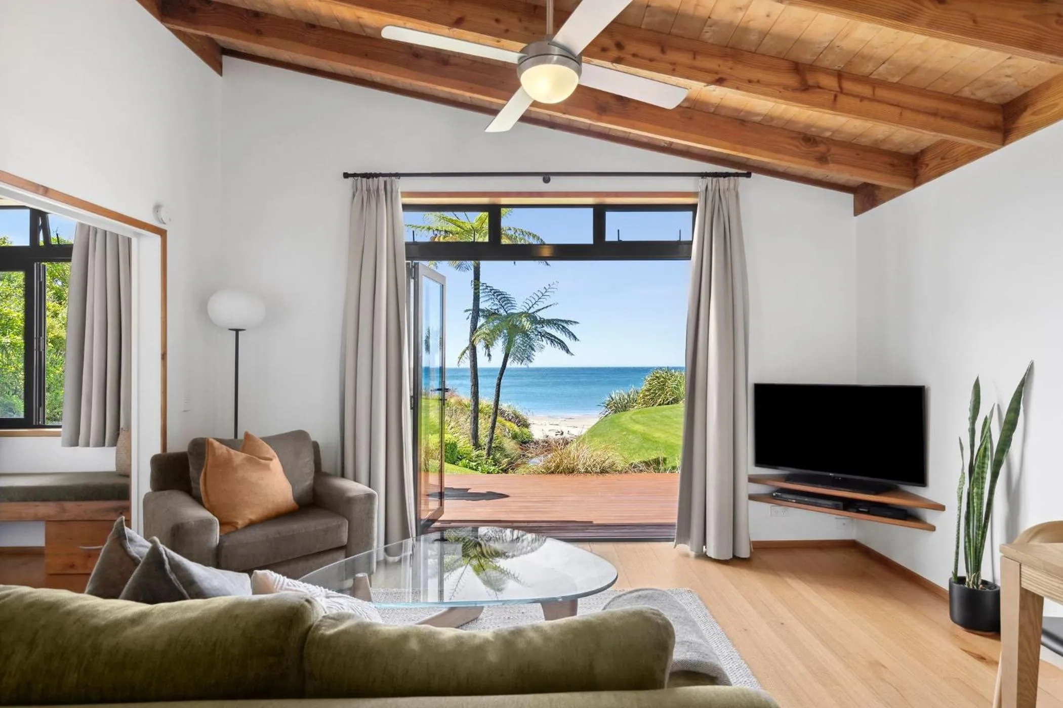 Adrift In Golden Bay- Absolute Beachfront Villas