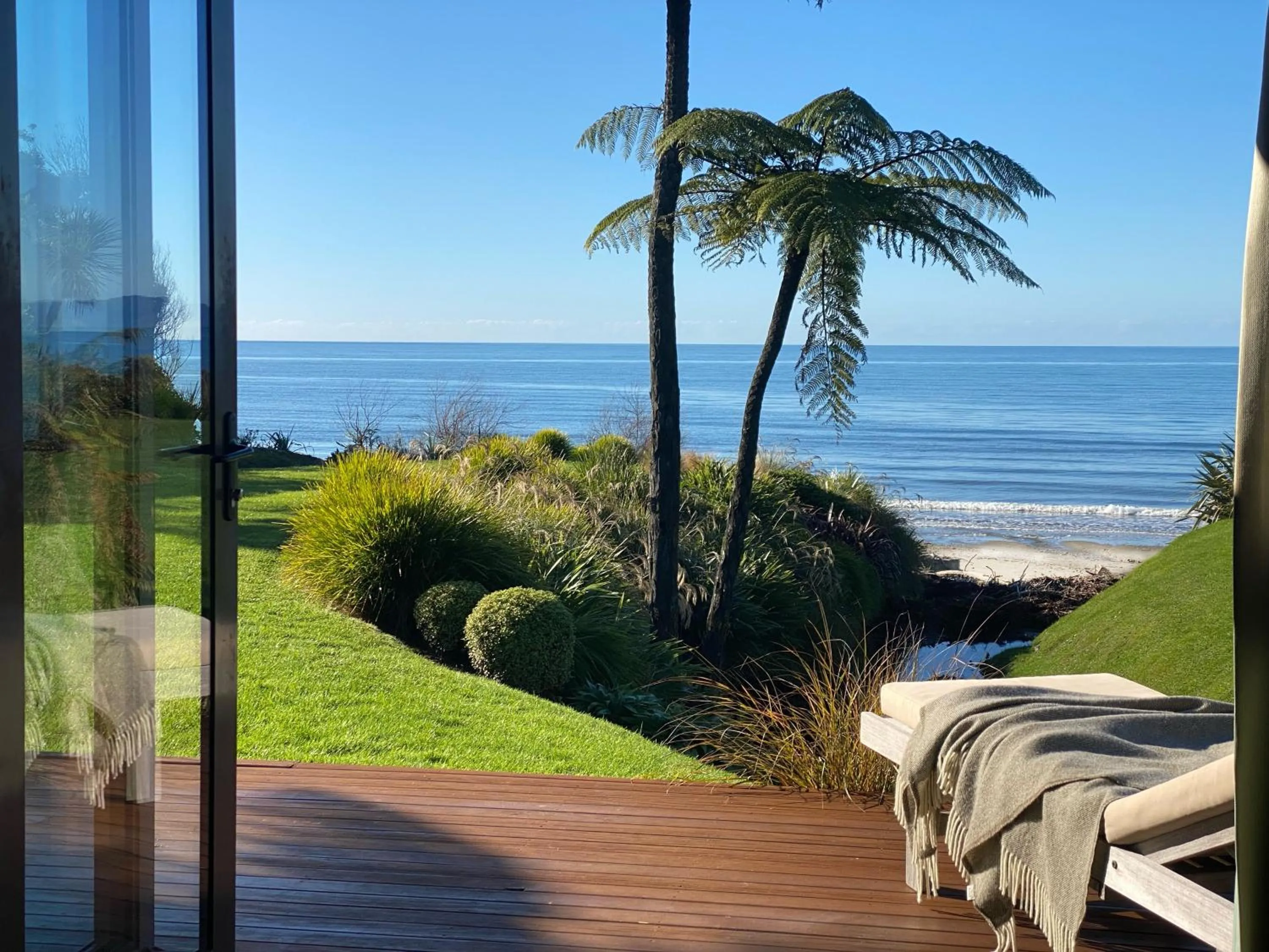 Adrift In Golden Bay- Absolute Beachfront Villas