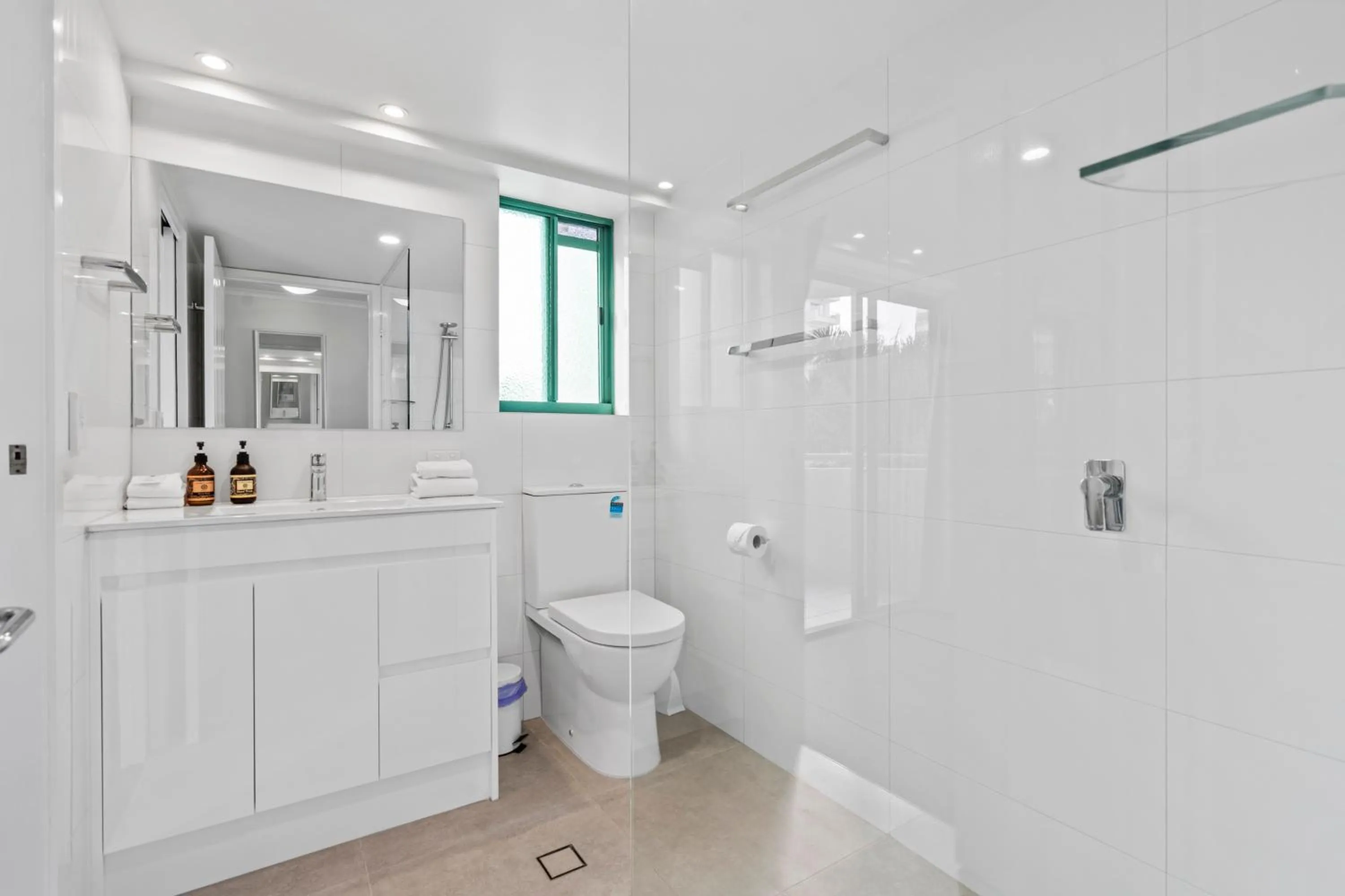 Shower in Emerald Sands Holiday Apartments