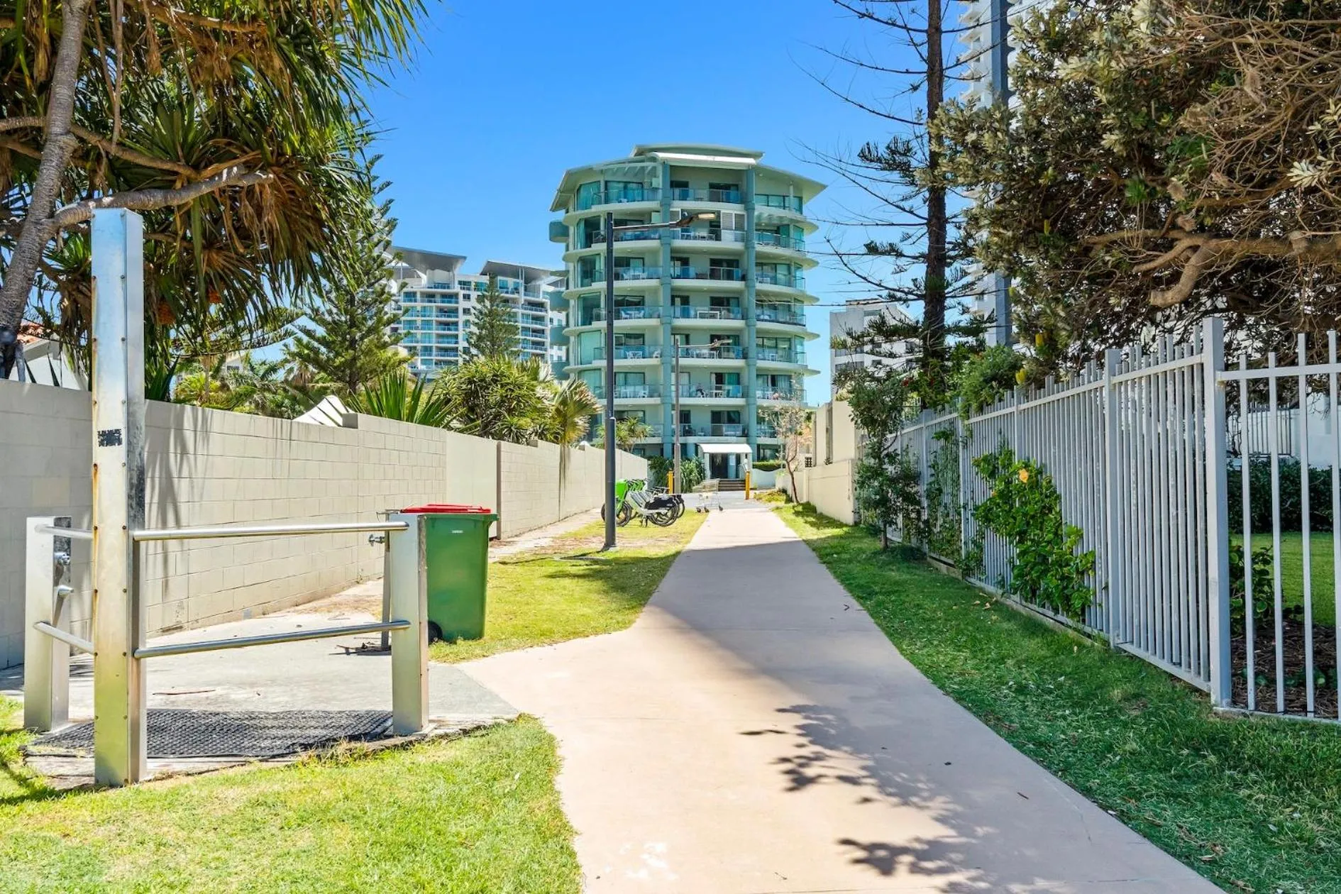 Property building in Emerald Sands Holiday Apartments