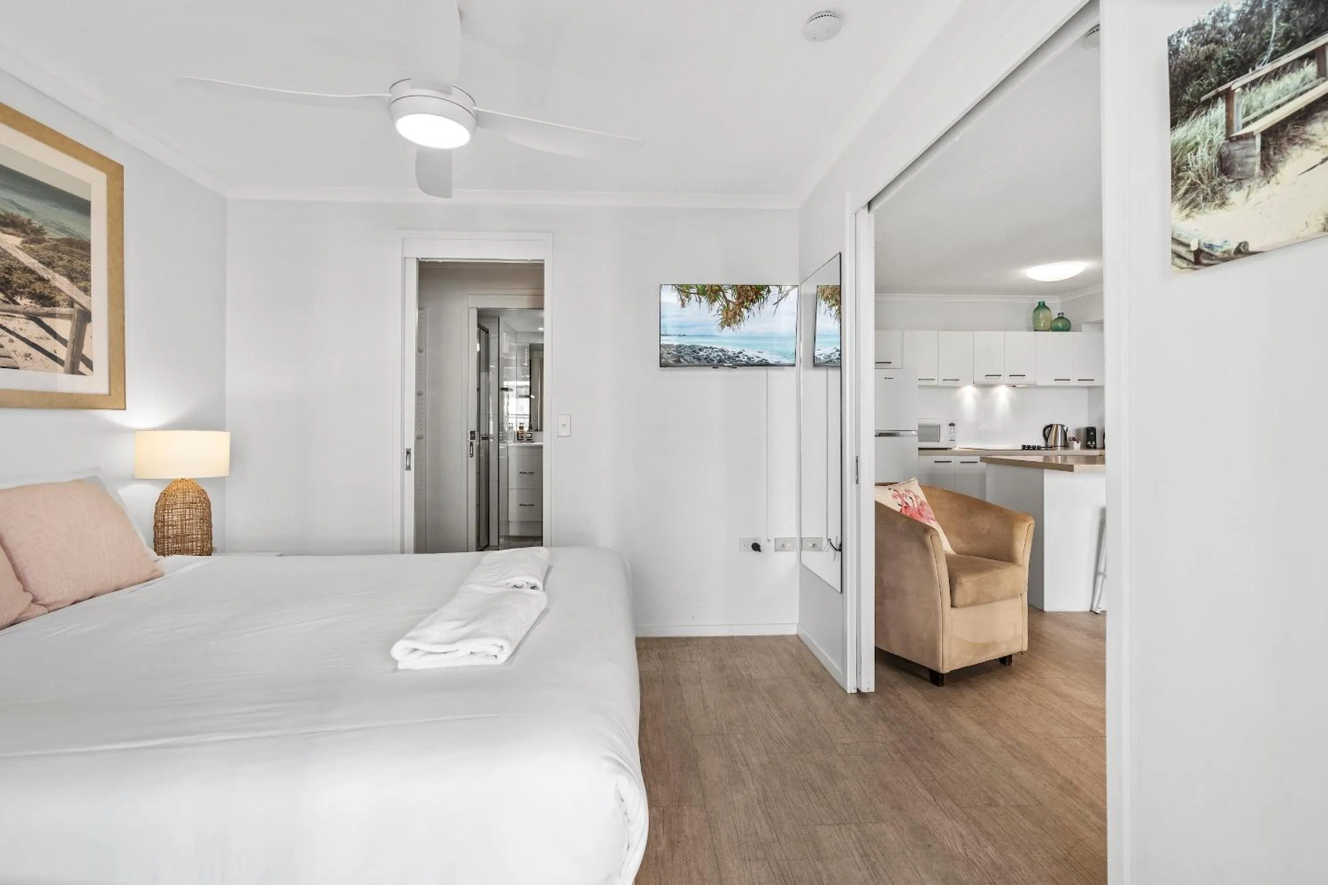 Bedroom, Bed in Emerald Sands Holiday Apartments