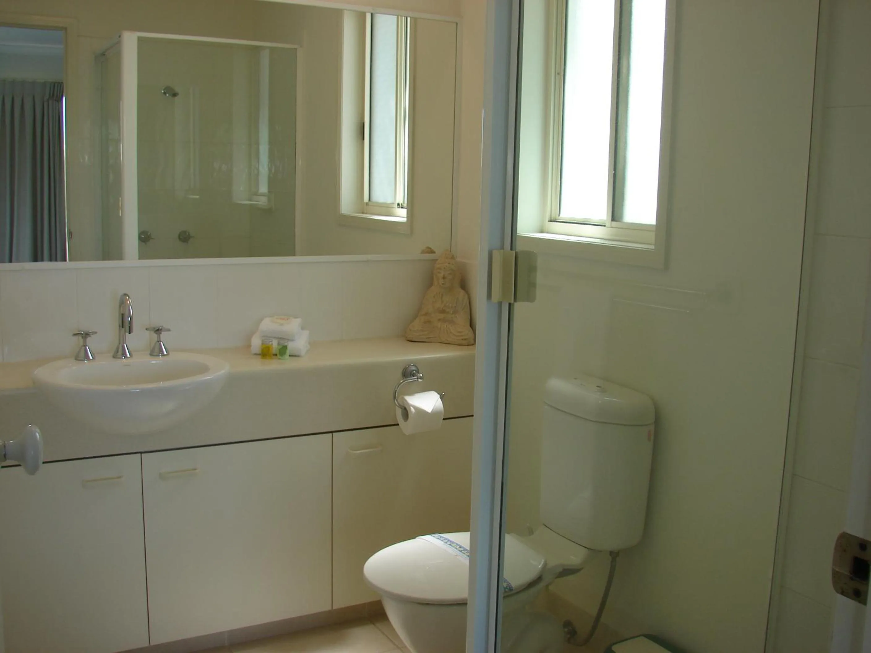 Toilet in Portside Noosa Waters