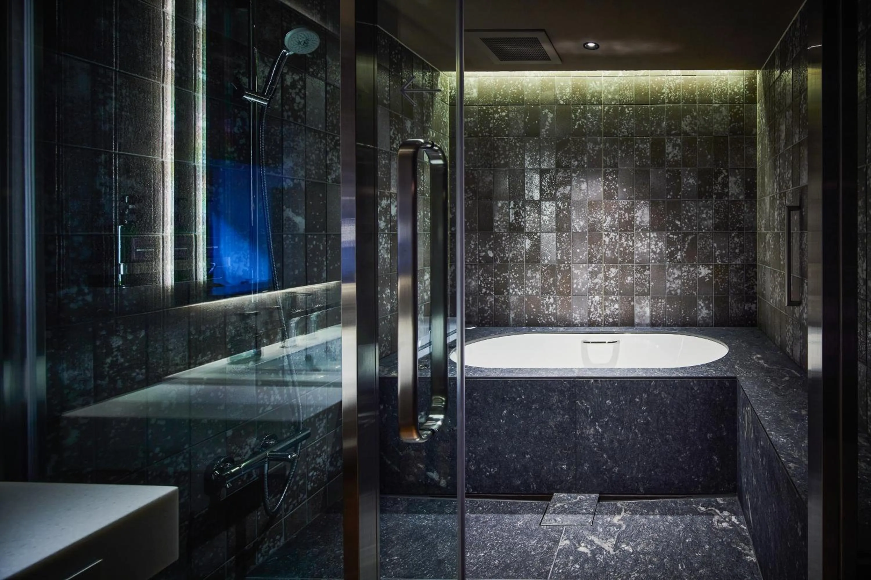 Shower in 厳島いろは