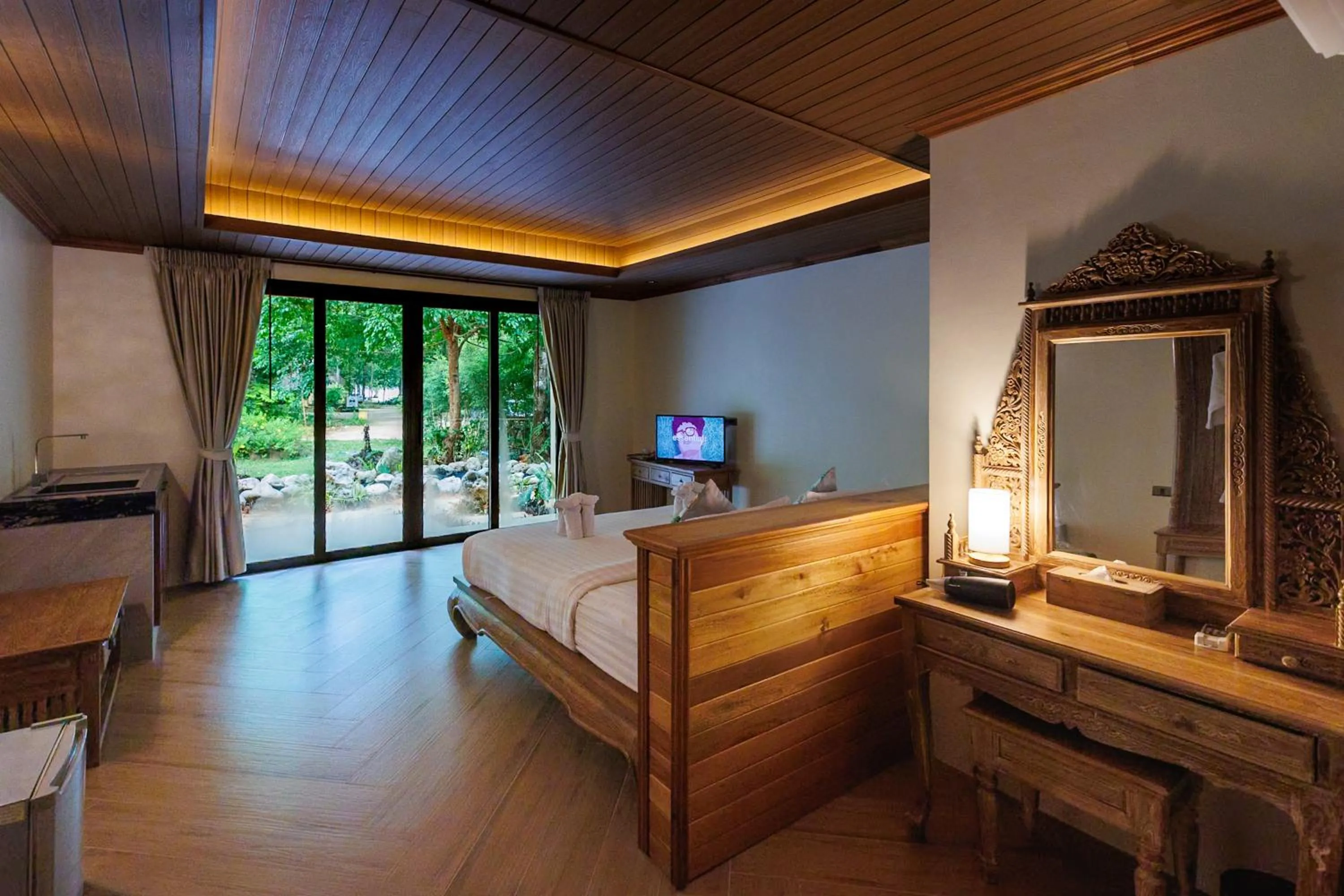 Photo of the whole room, Bed in Chivapuri Beach Resort