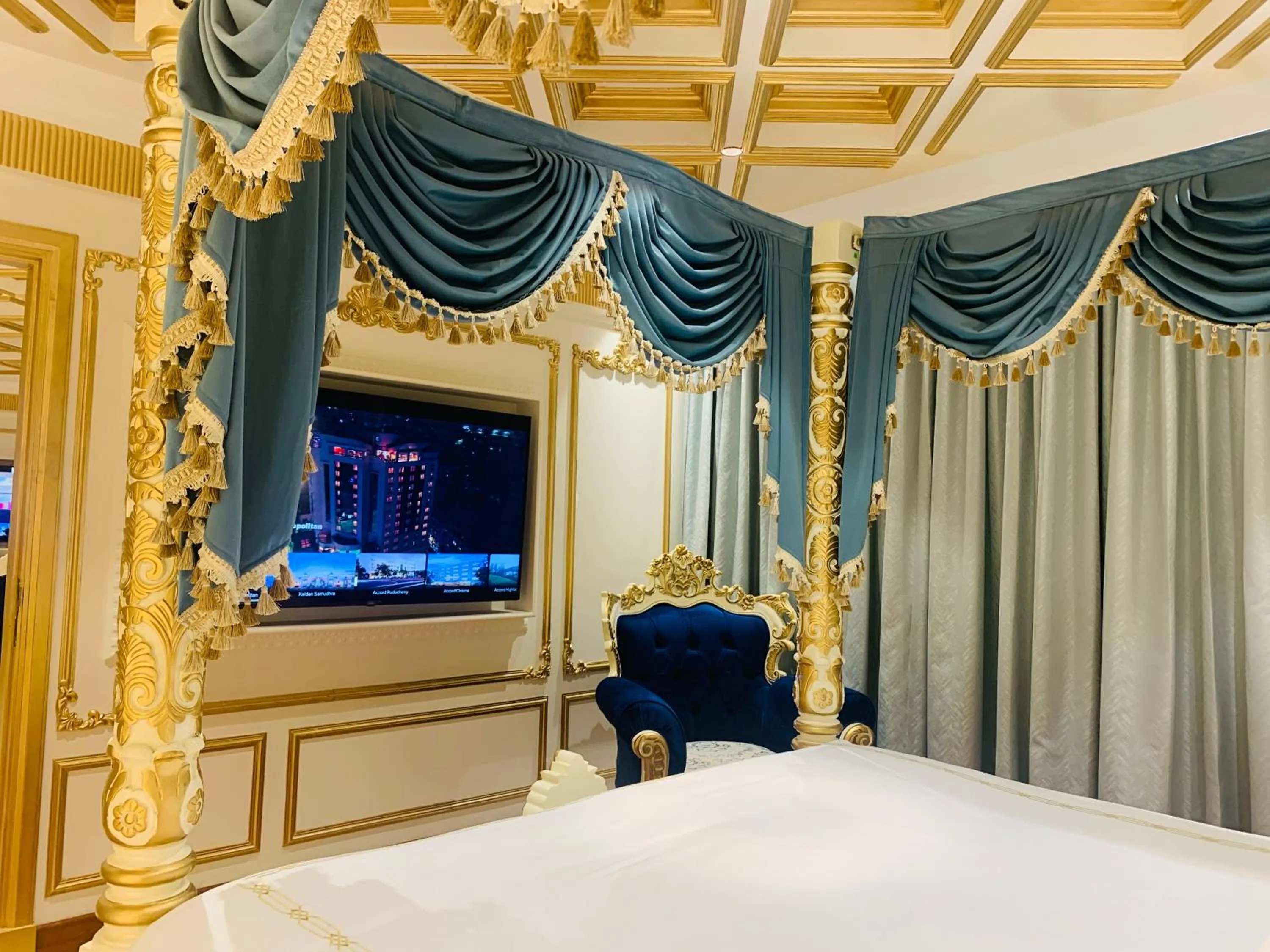 Bedroom, Bed in The Accord Metropolitan