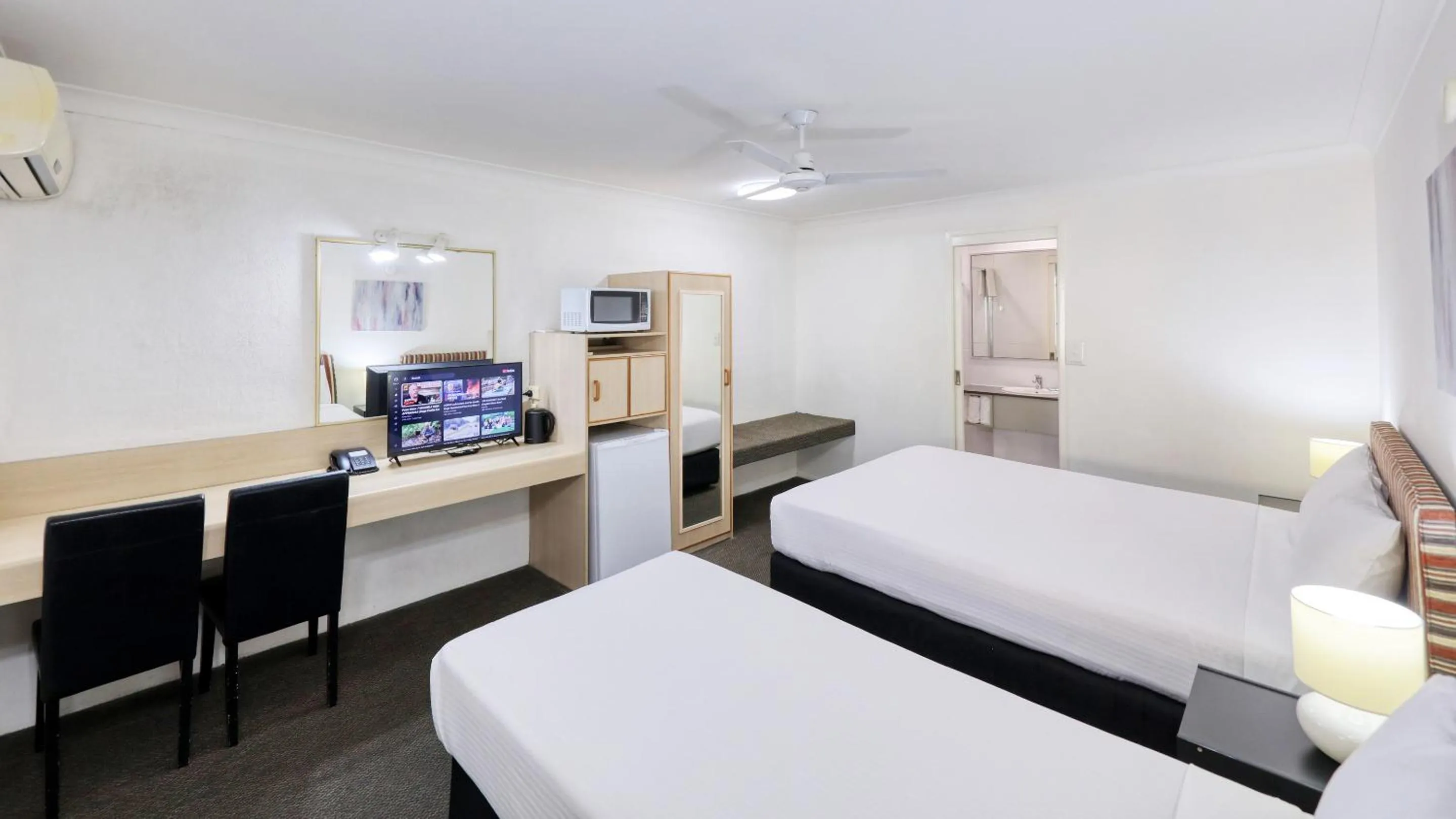 TV and multimedia, Bed in Best Western Cattle City Motor Inn