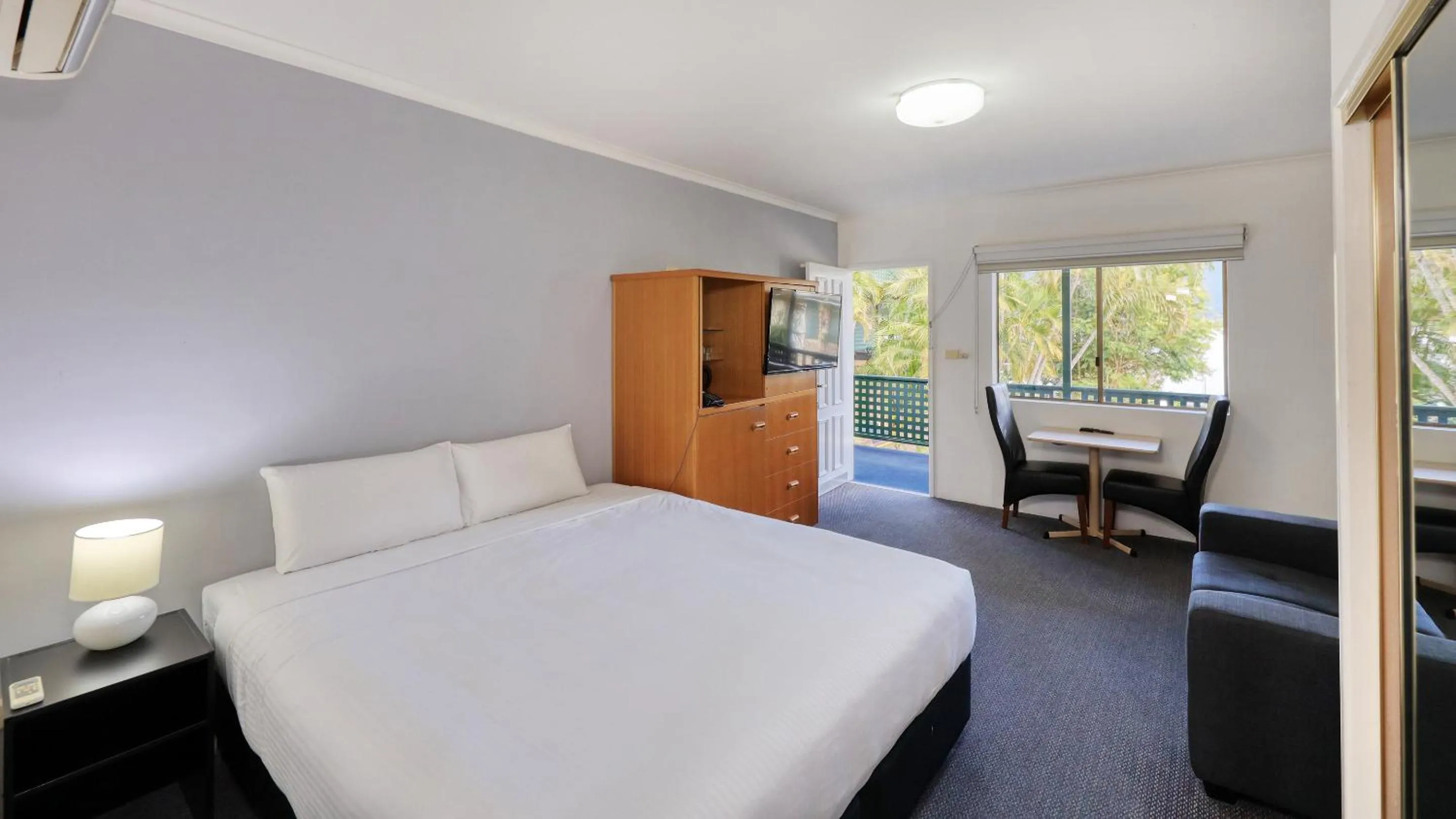 Bed in Best Western Cattle City Motor Inn