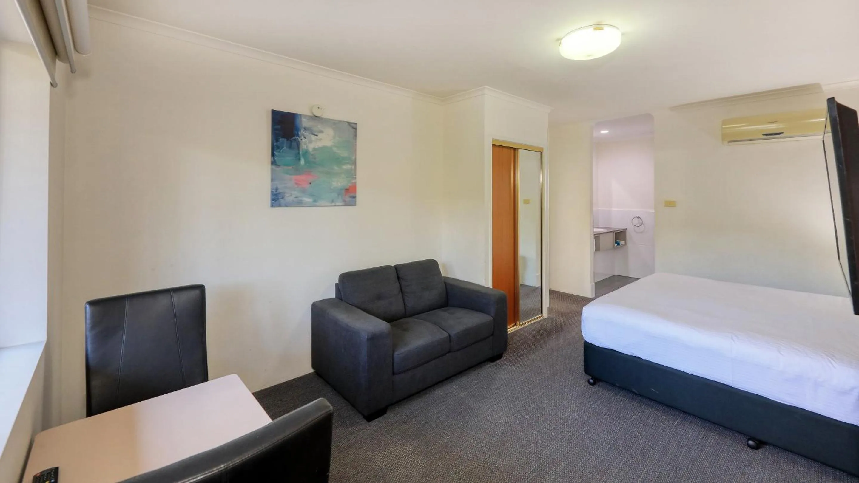 Decorative detail, Bed in Best Western Cattle City Motor Inn