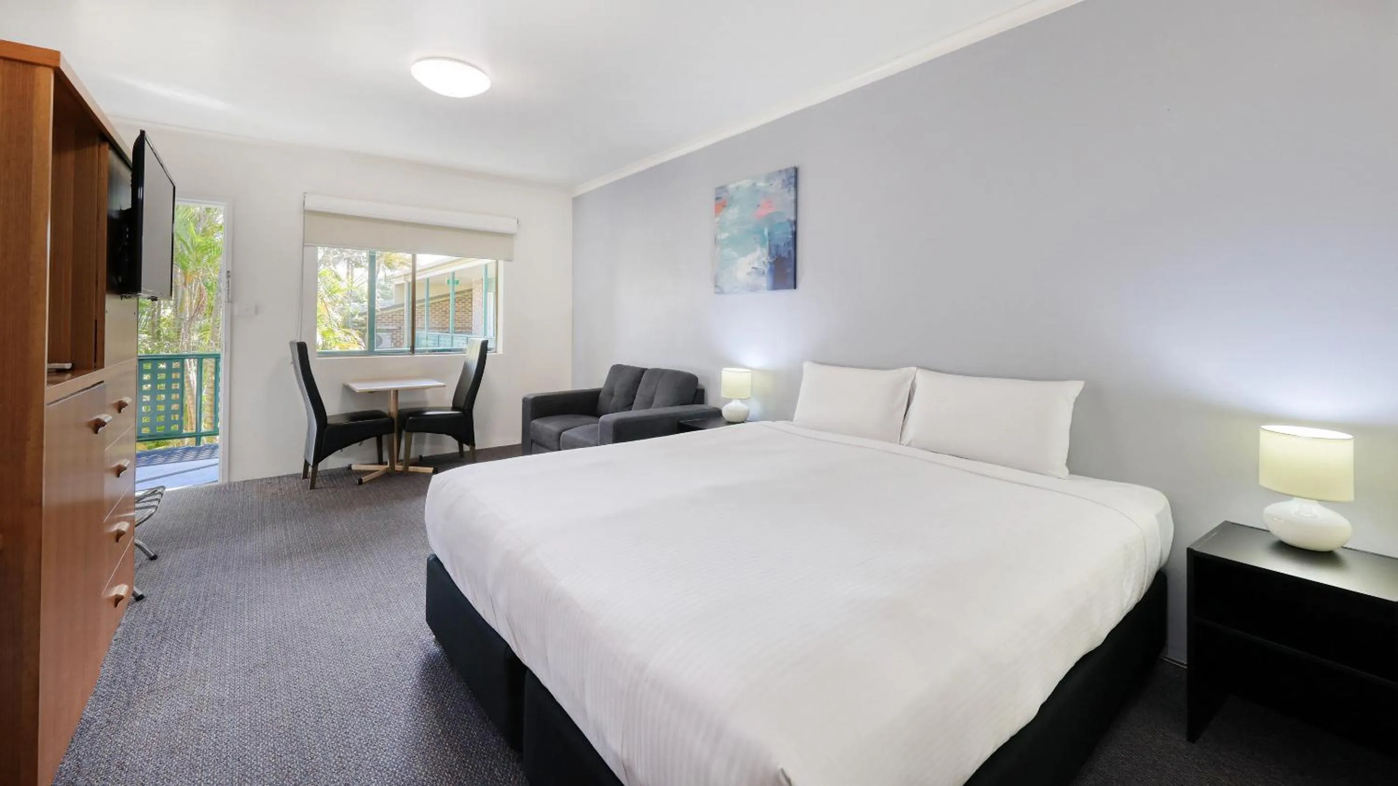 Seating area, Bed in Best Western Cattle City Motor Inn