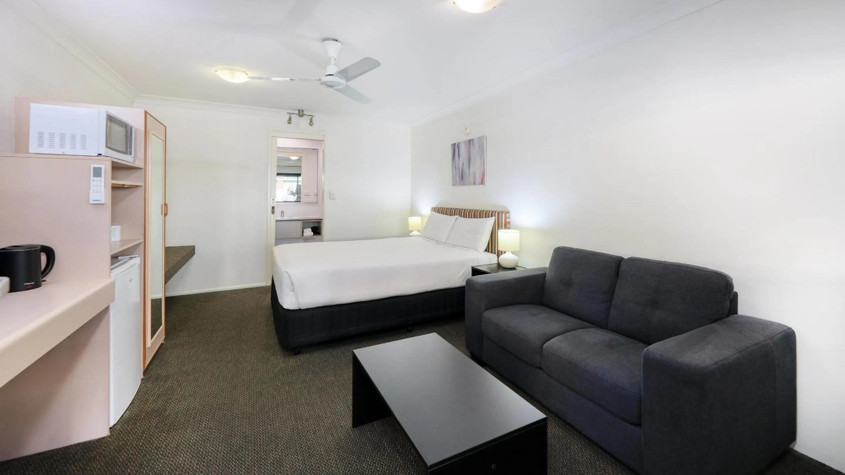 Seating area, Bed in Best Western Cattle City Motor Inn