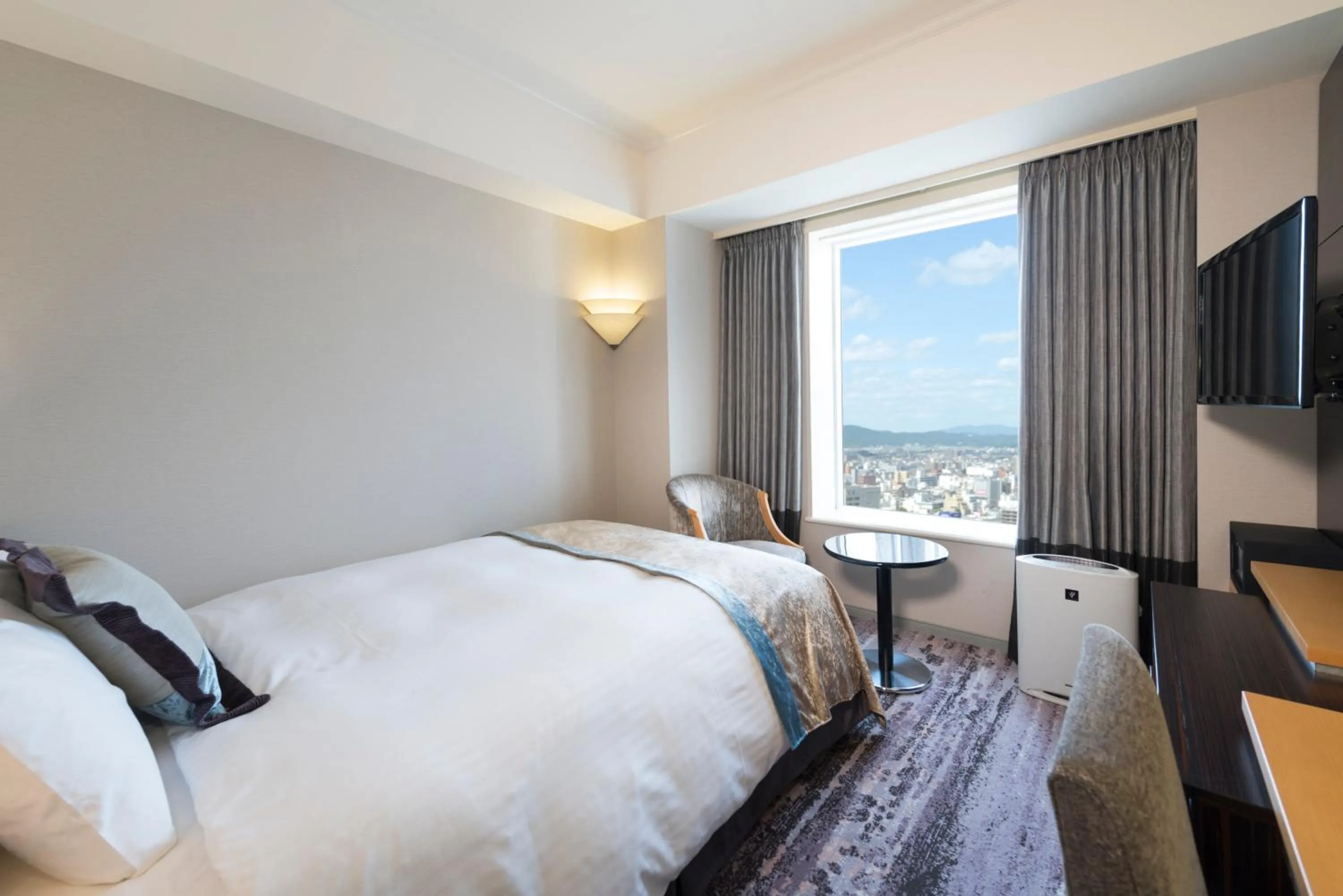 Photo of the whole room, Bed in Hotel Granvia Okayama