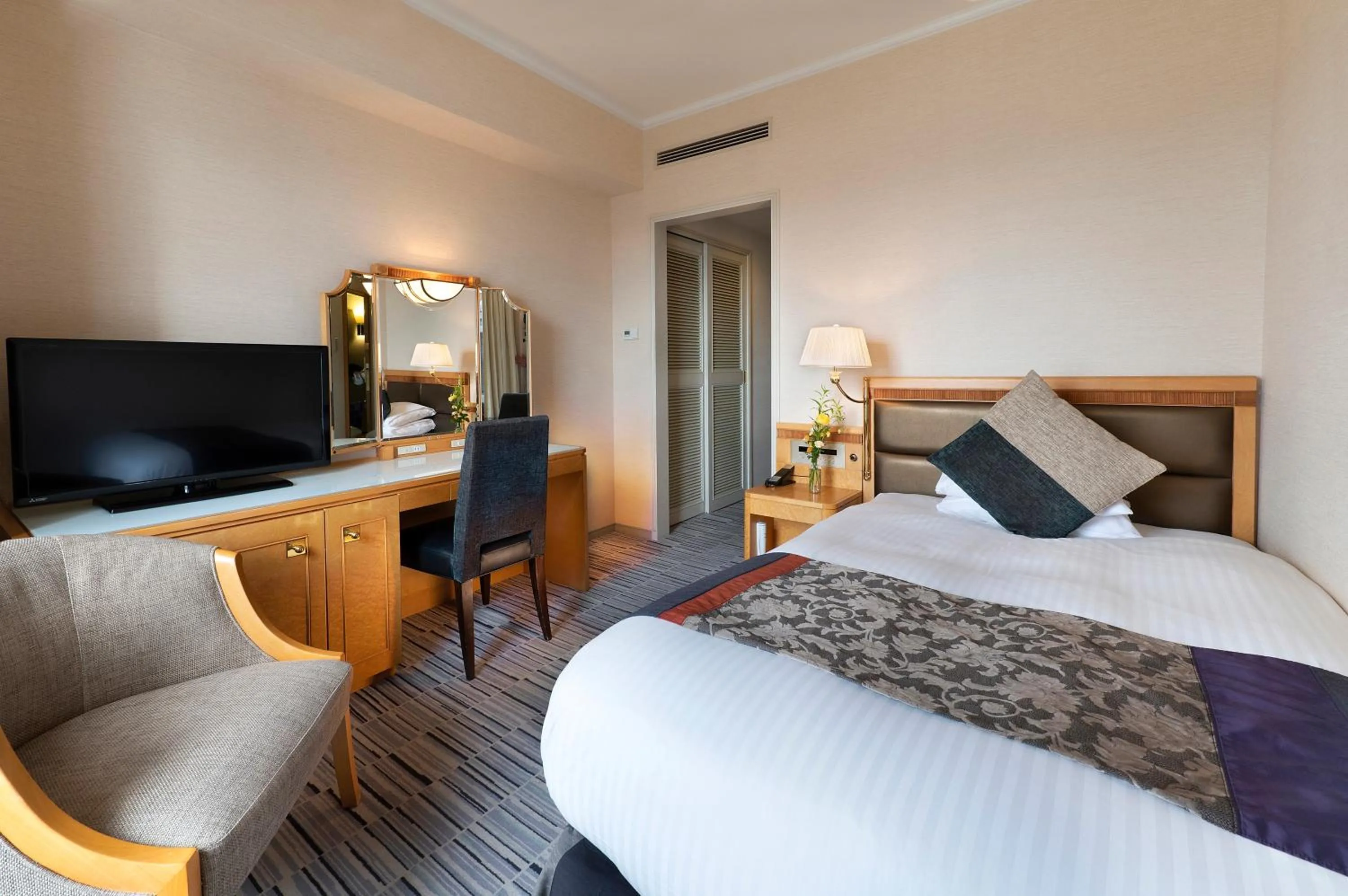 Photo of the whole room, Bed in Hotel Granvia Okayama