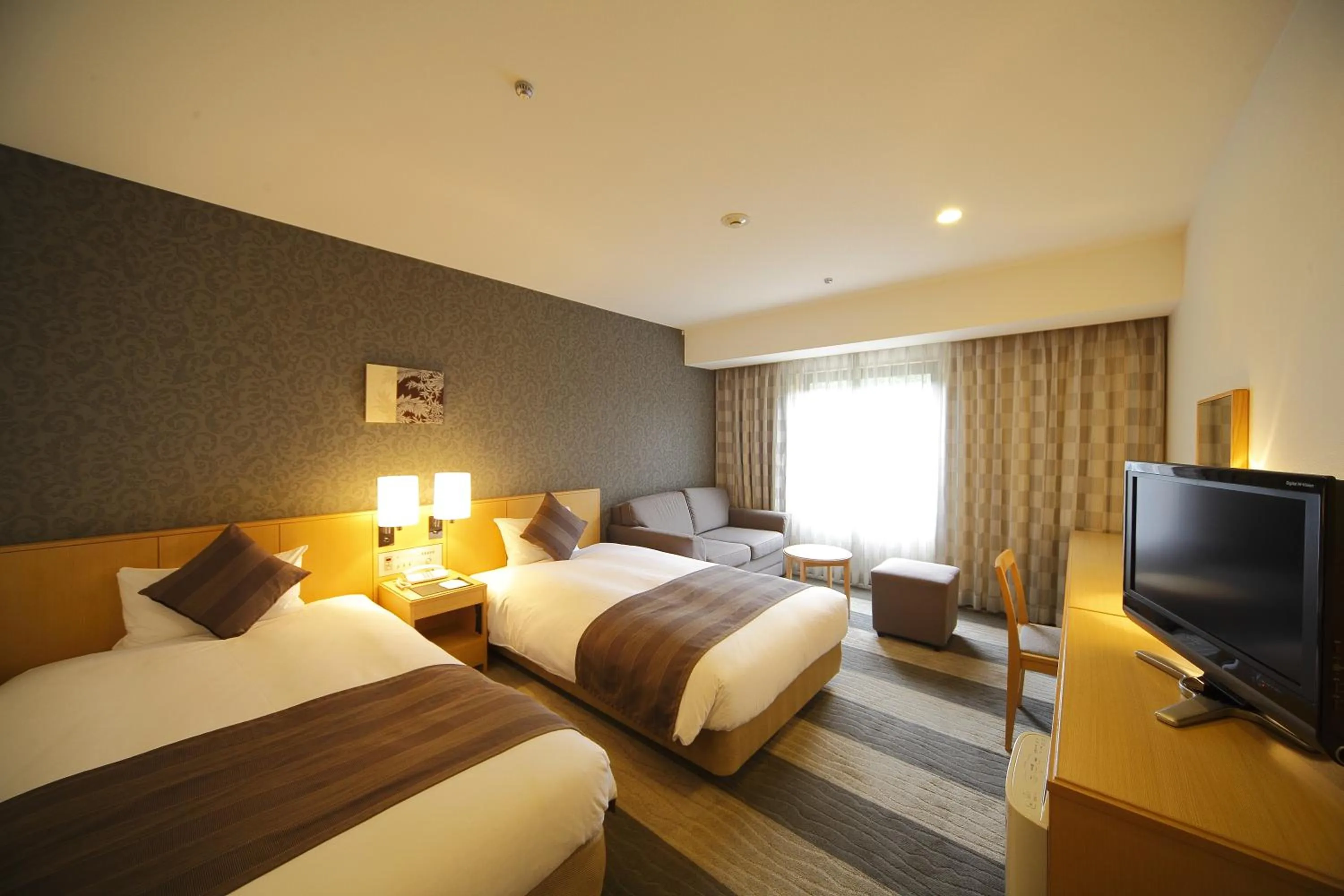 Day, Bed in Hotel Granvia Wakayama
