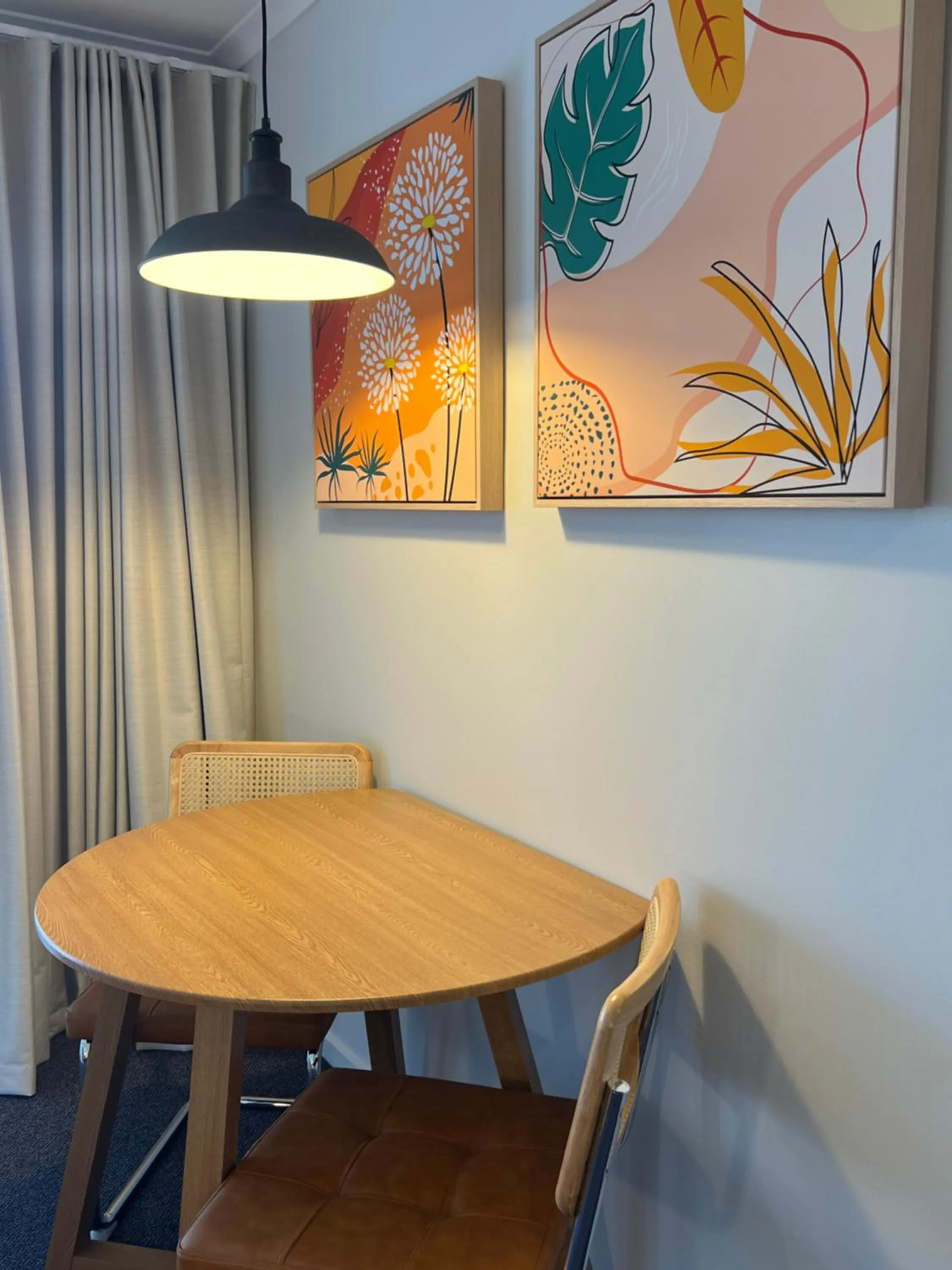 Dining area in South Seas Motel