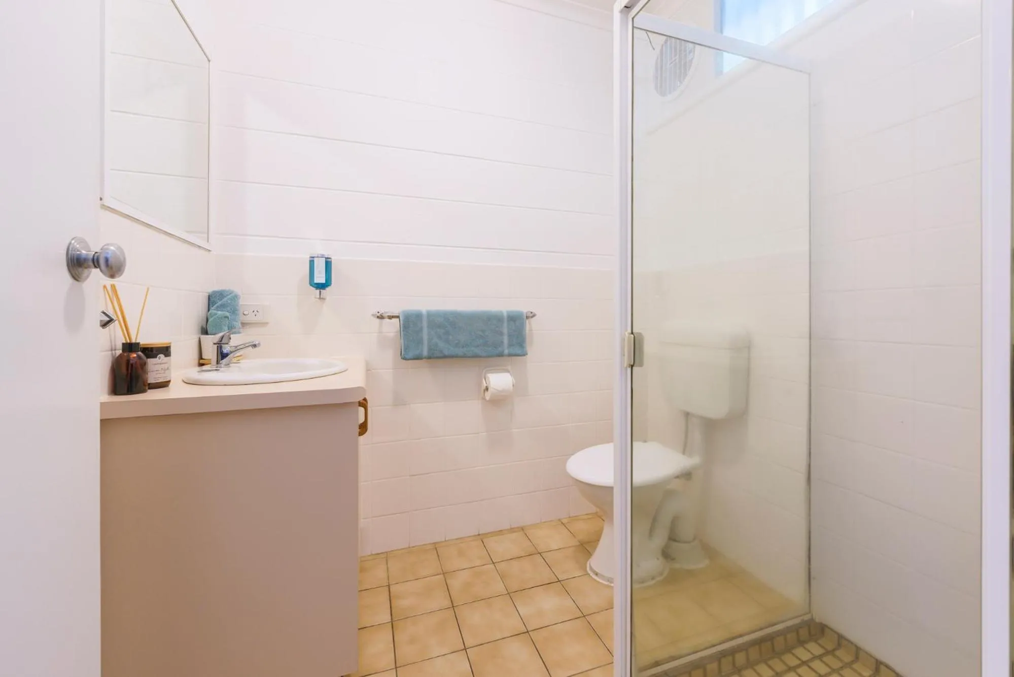 Shower in South Seas Motel