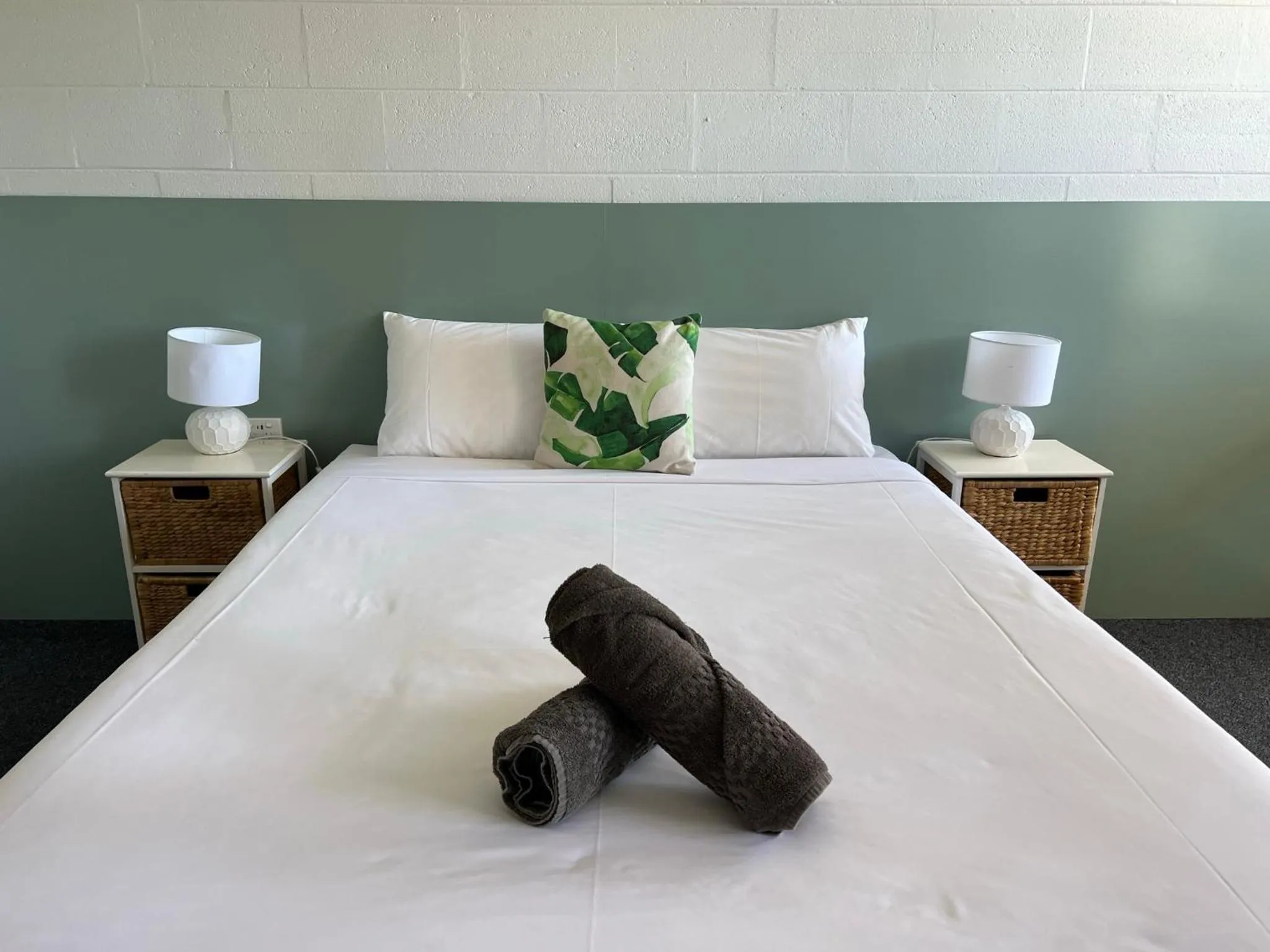Photo of the whole room, Bed in South Seas Motel