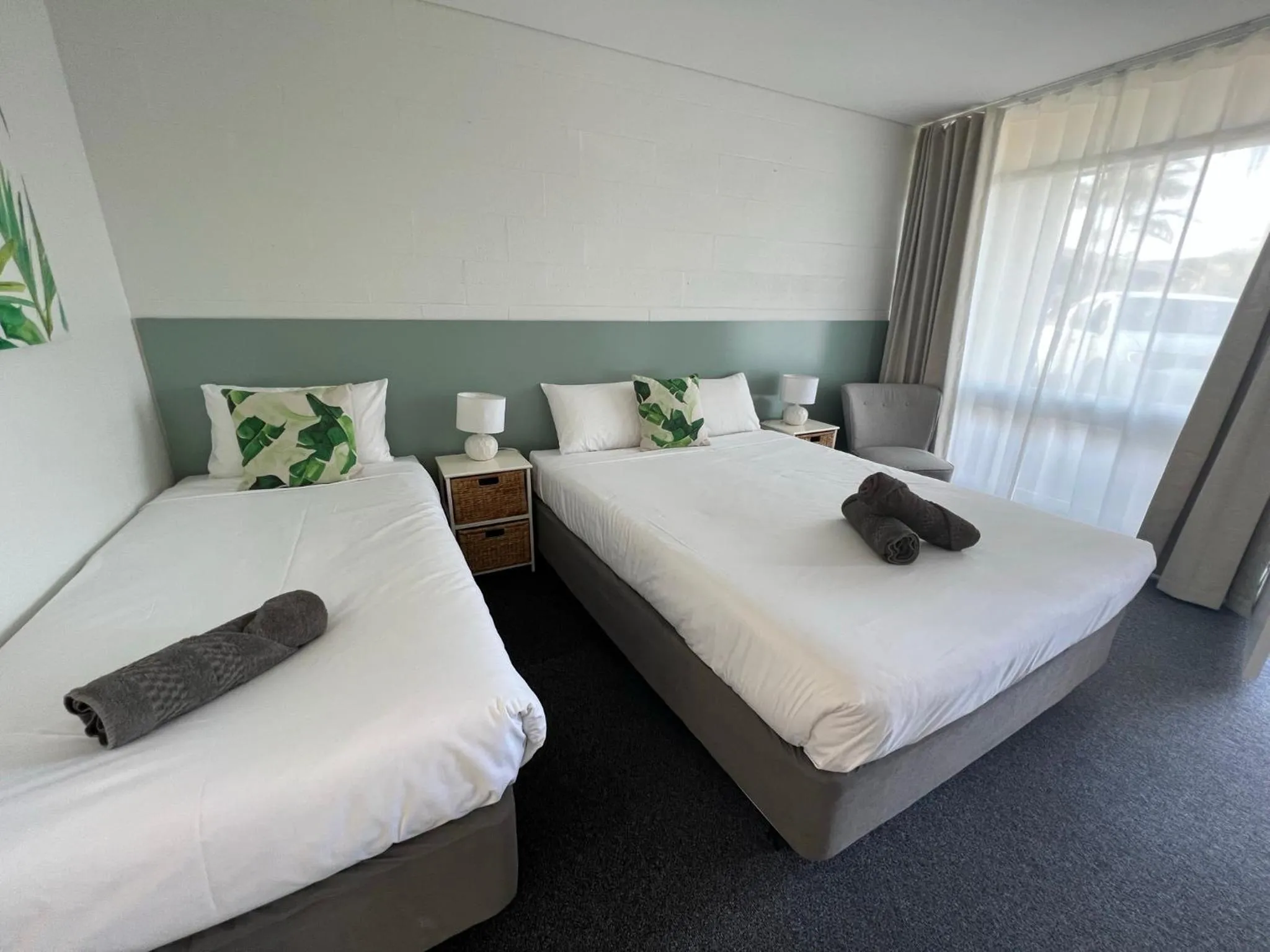 Photo of the whole room, Bed in South Seas Motel