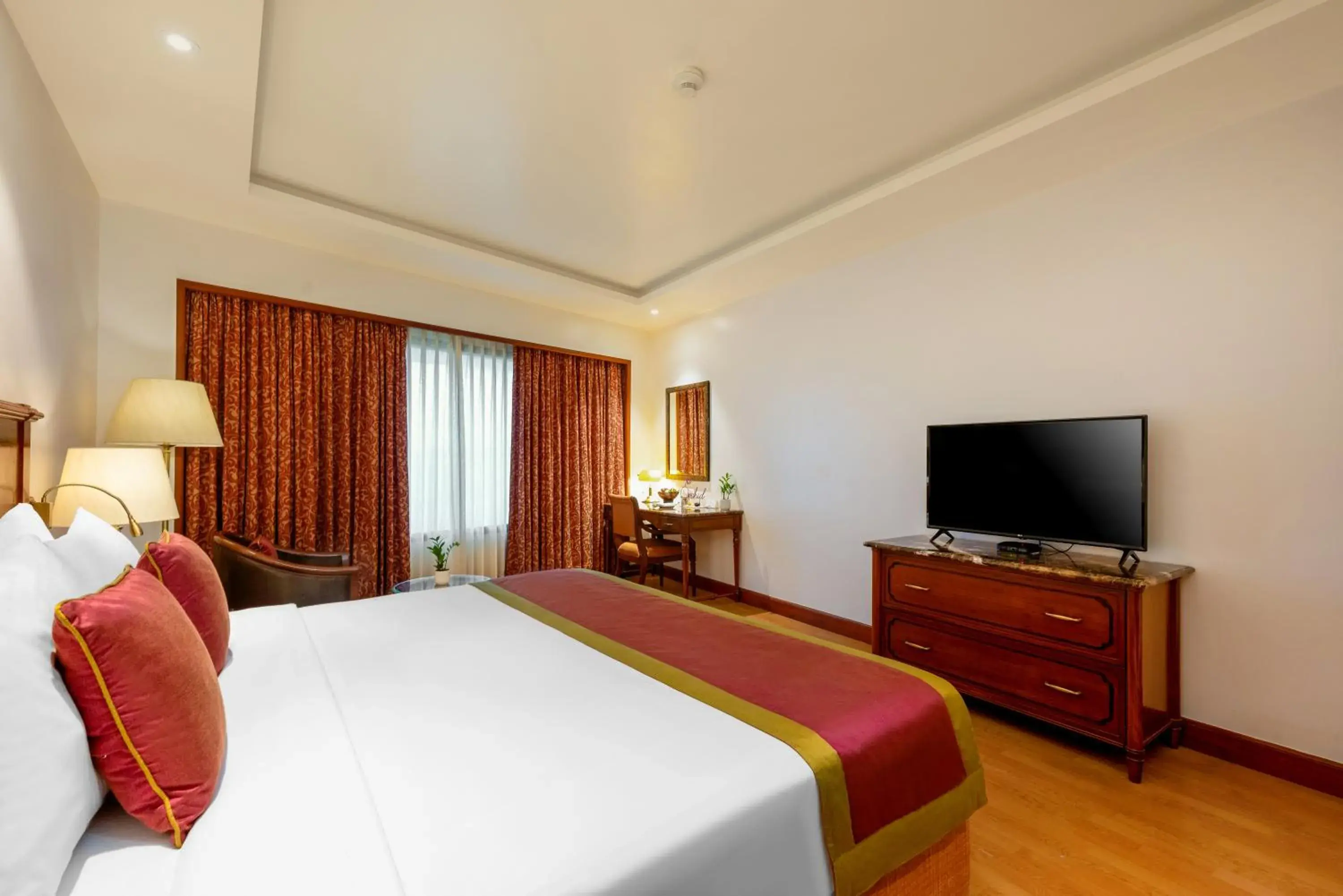 Premier Room with King or Twin Bed in The Orchid Hotel Mumbai Vile Parle Premier Room with King or Twin Bed in The Orchid Hotel Mumbai Vile Parle