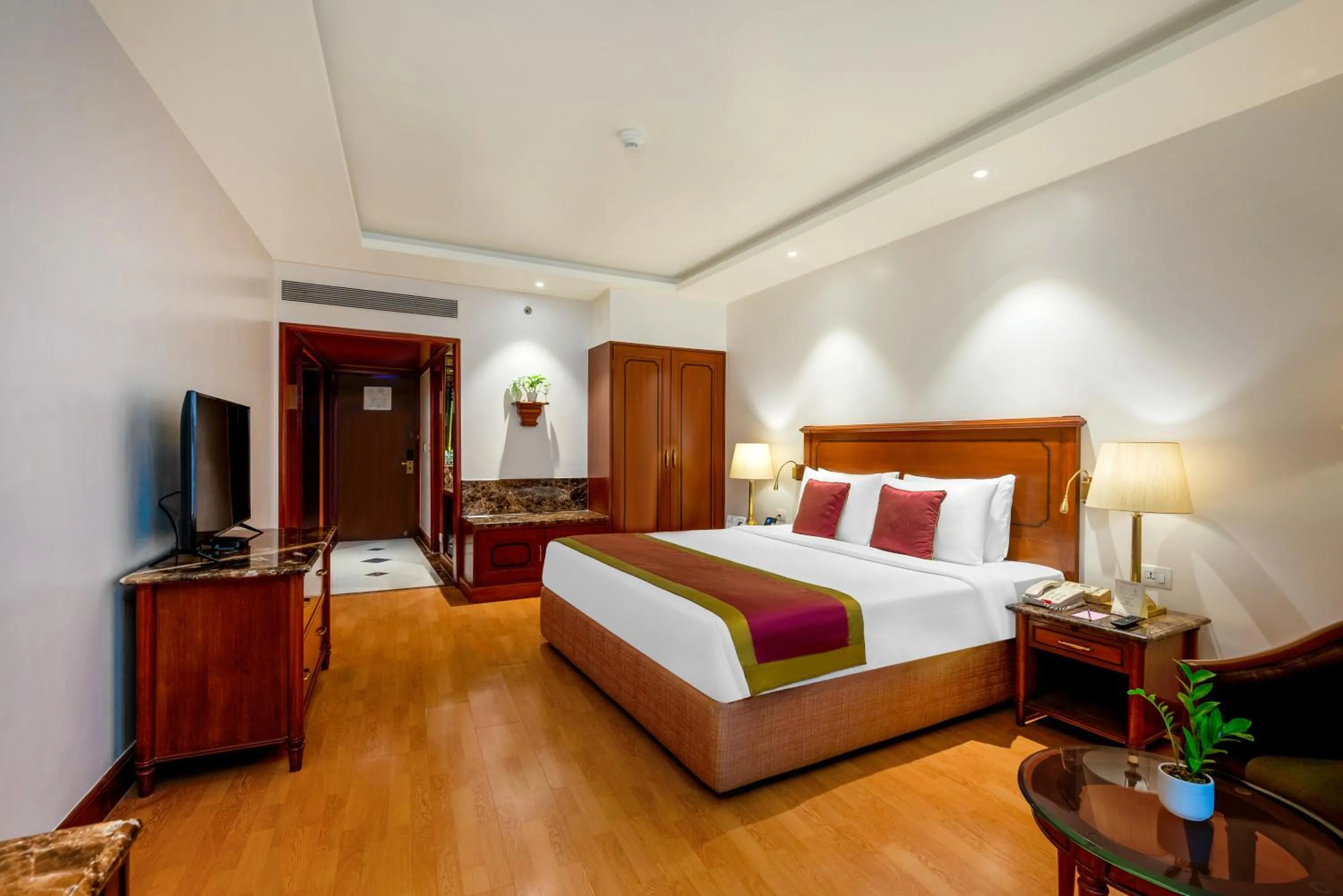 Bed in The Orchid Hotel Mumbai Vile Parle