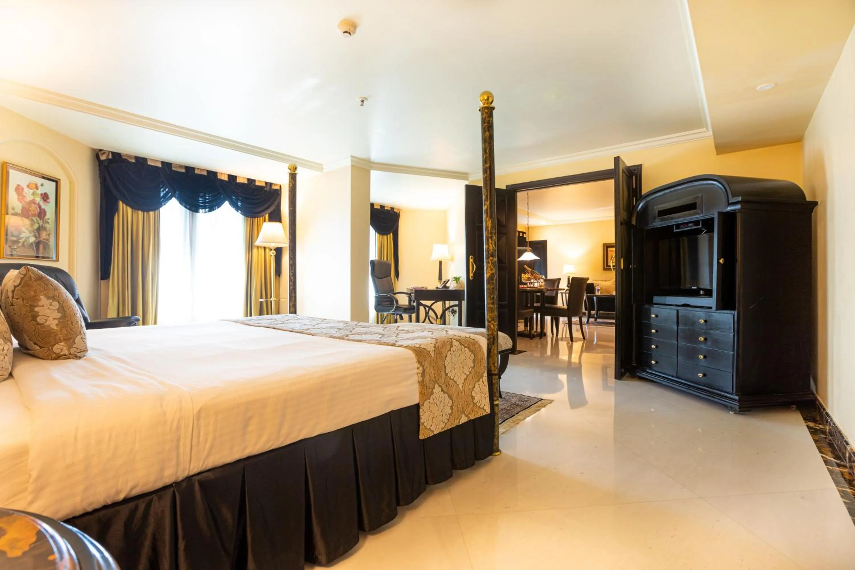 Bed in The Orchid Hotel Mumbai Vile Parle