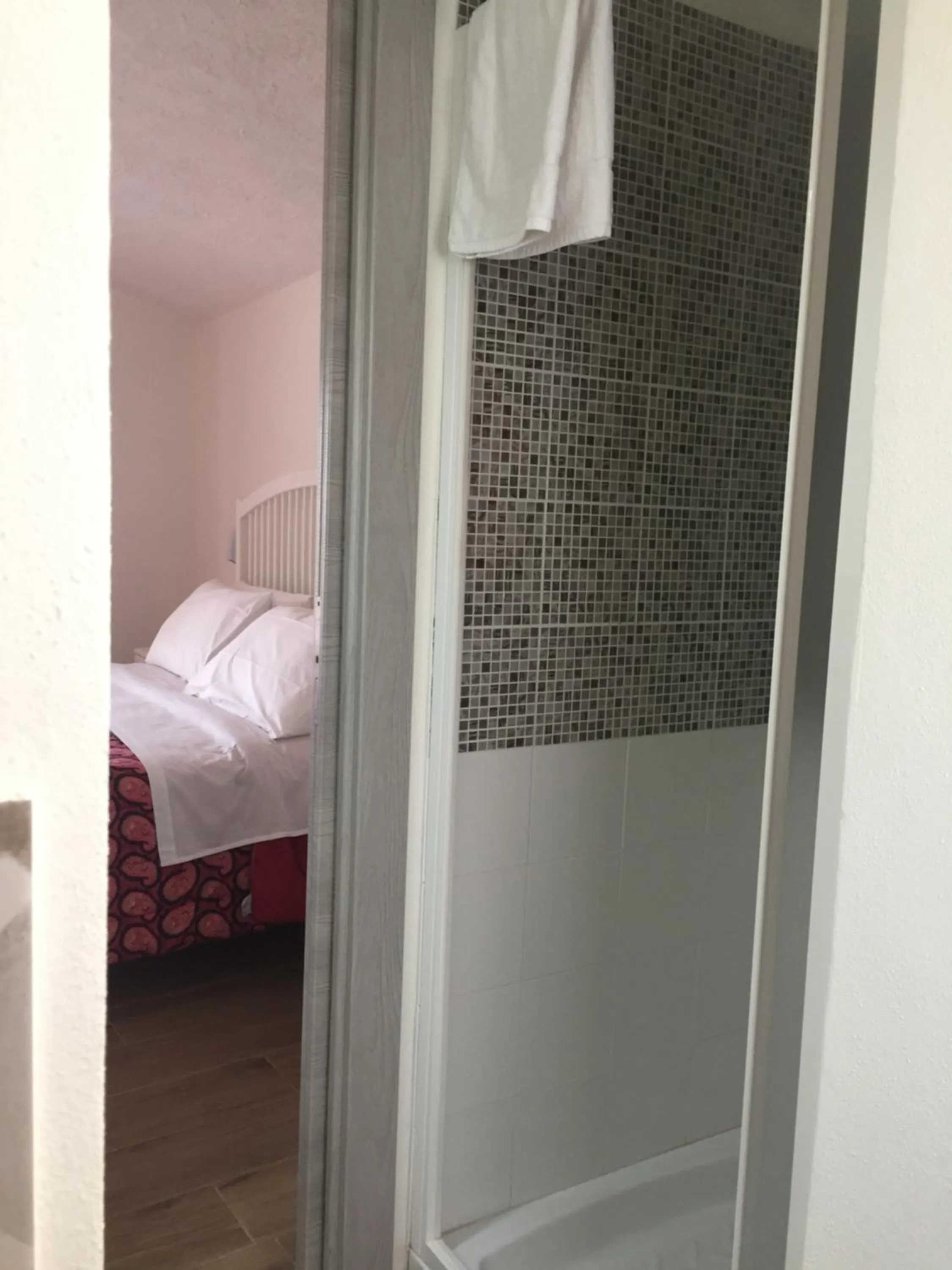 Bathroom, Bed in Bomarosa B&B