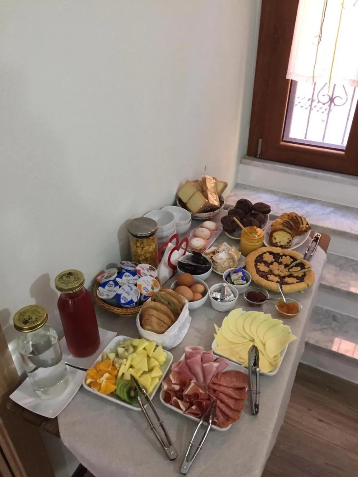 Continental breakfast in Bomarosa B&B