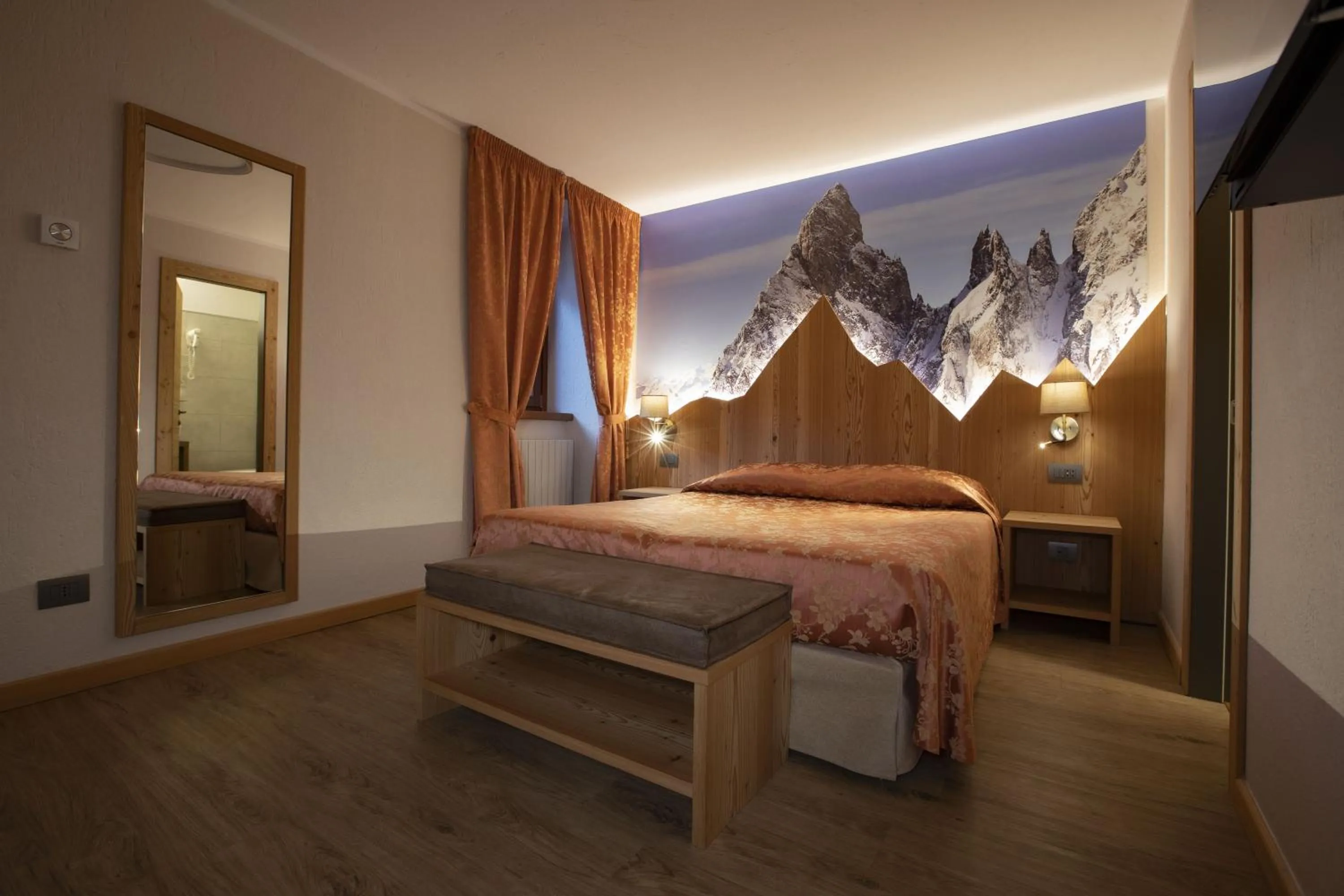 Photo of the whole room, Bed in Hotel Des Glaciers
