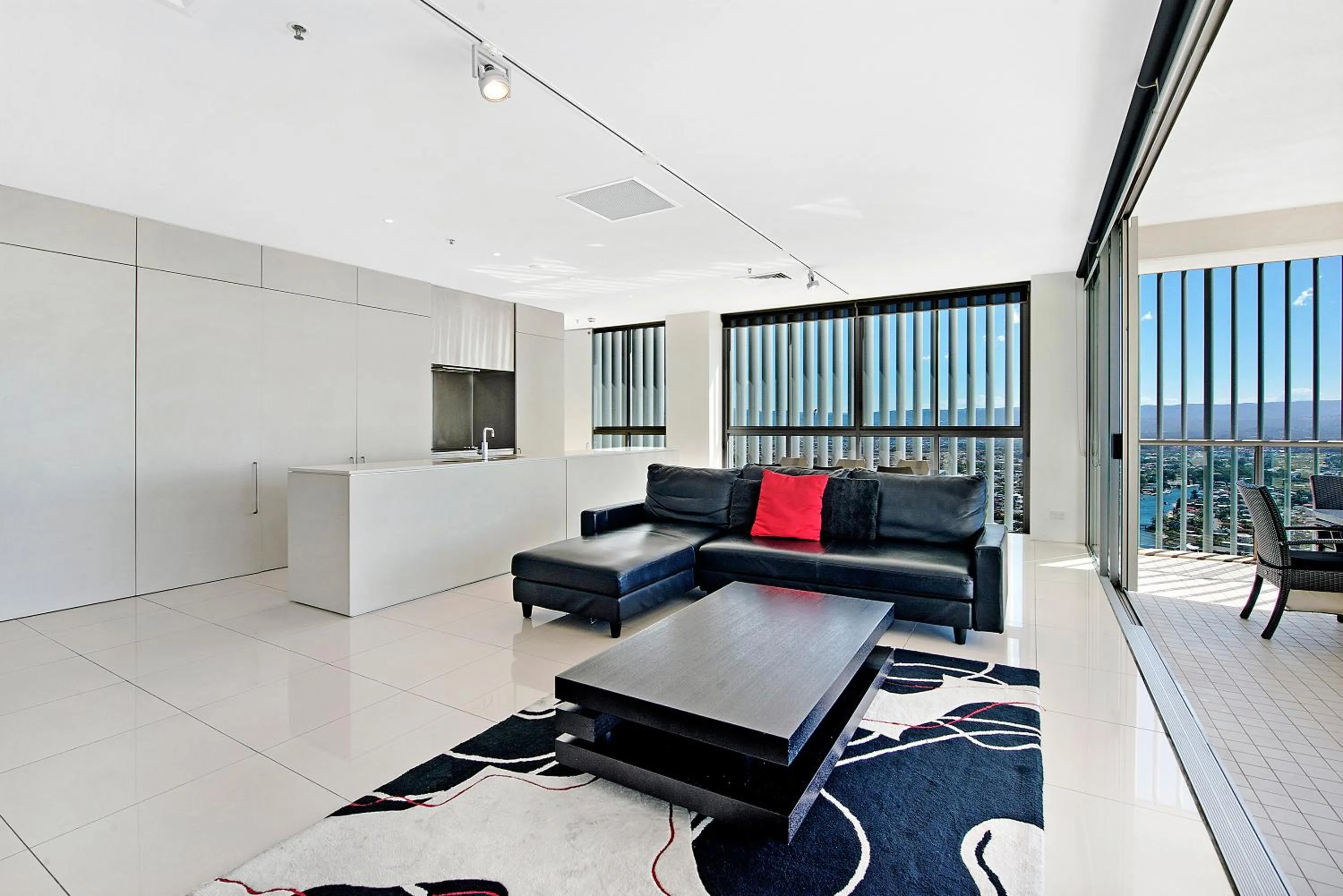 Kitchen or kitchenette in ULTIQA Air On Broadbeach