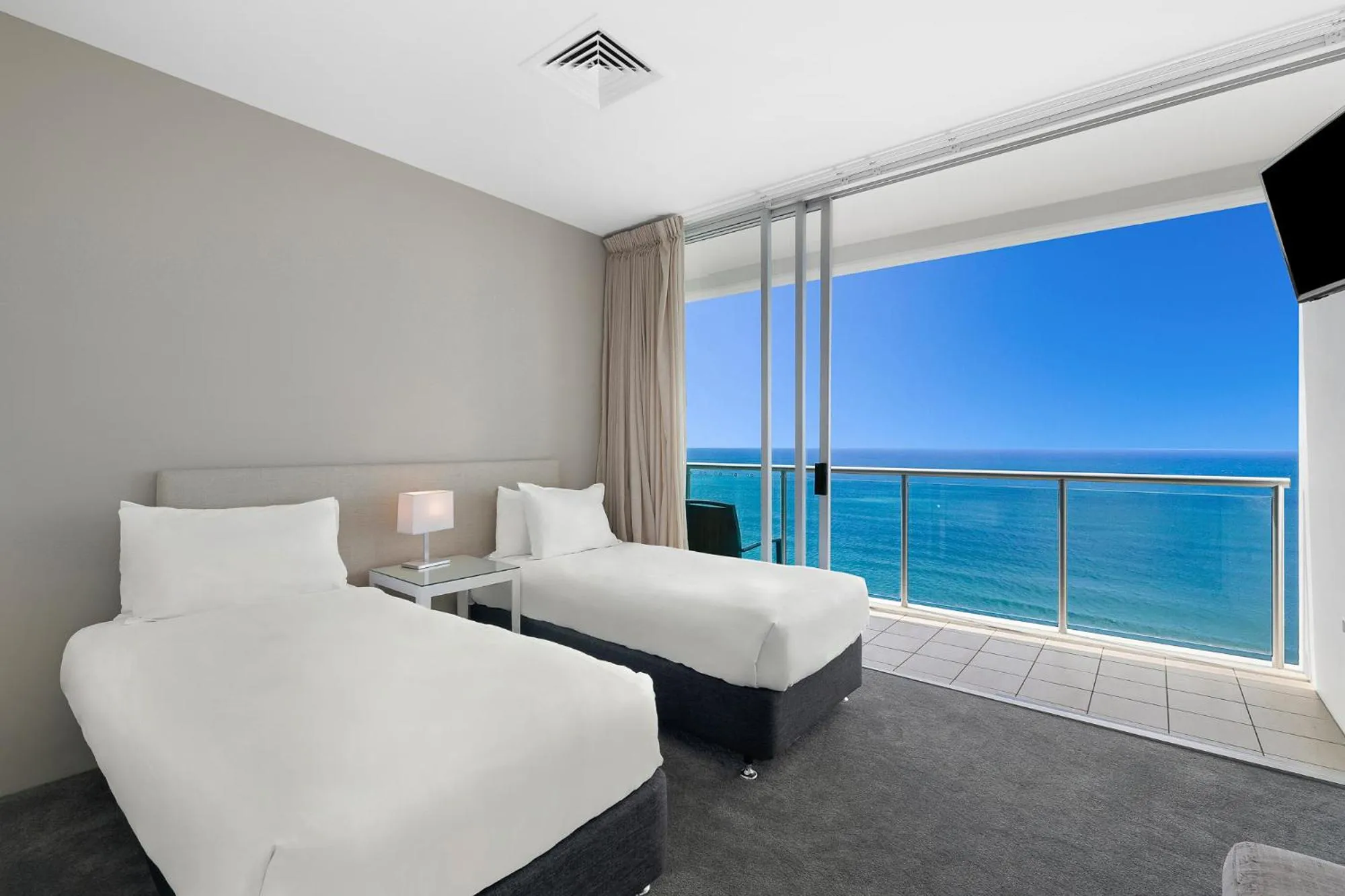 Bedroom, Bed in ULTIQA Air On Broadbeach