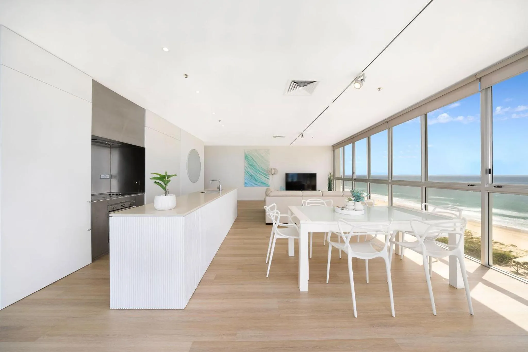 Kitchen or kitchenette in ULTIQA Air On Broadbeach