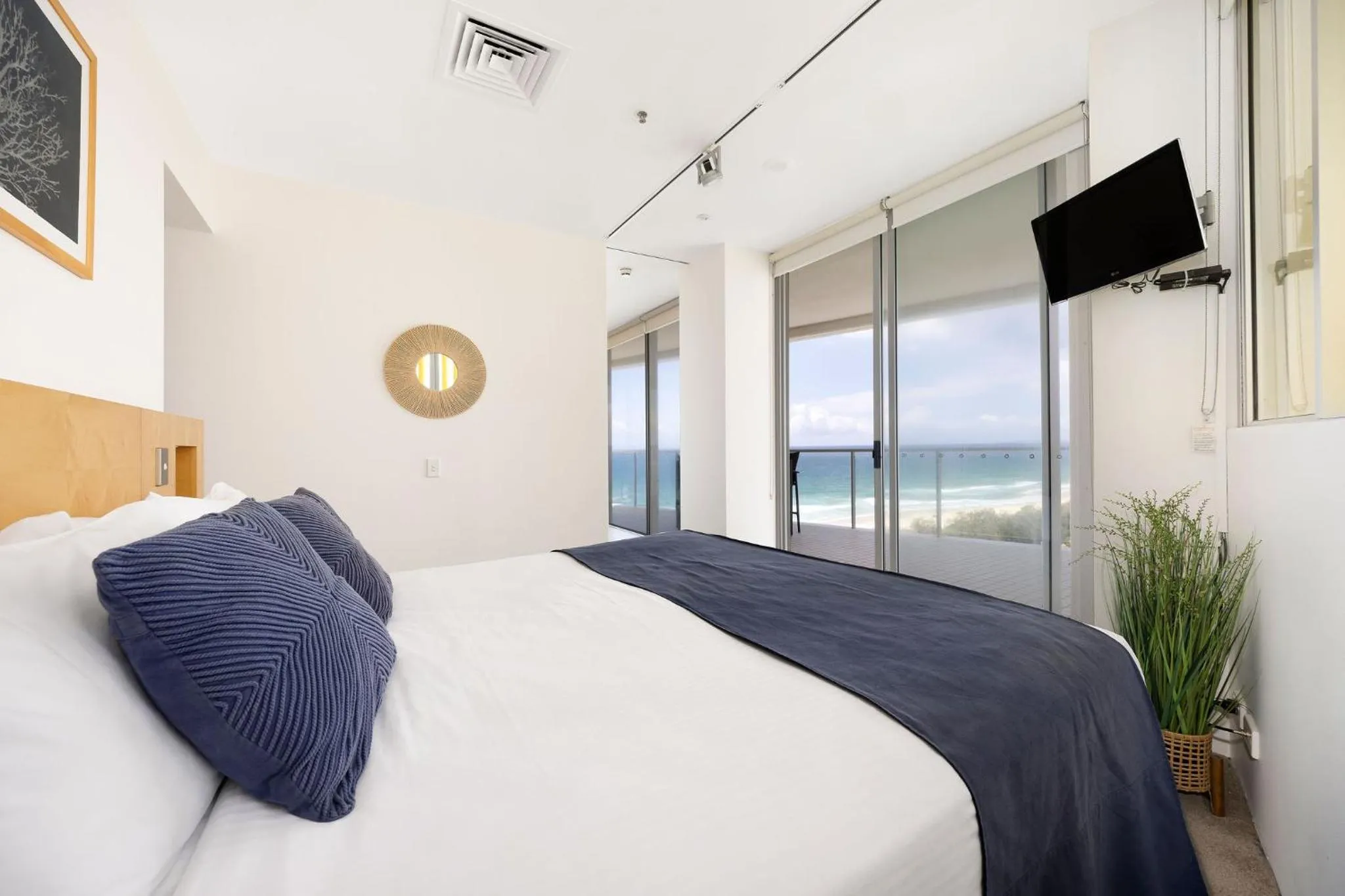 Bedroom, Bed in ULTIQA Air On Broadbeach