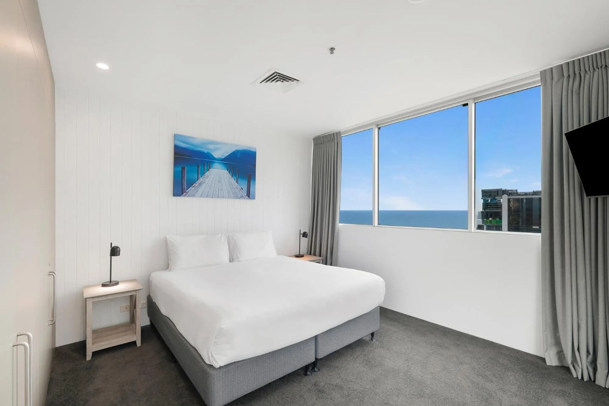 Bedroom, Bed in ULTIQA Air On Broadbeach