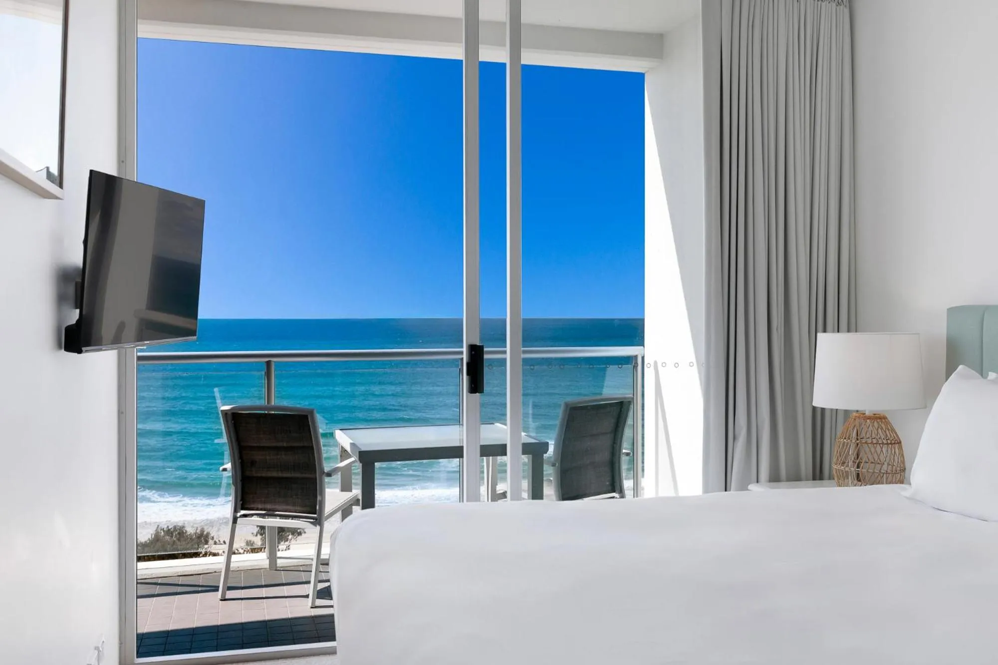 Bedroom, Bed in ULTIQA Air On Broadbeach