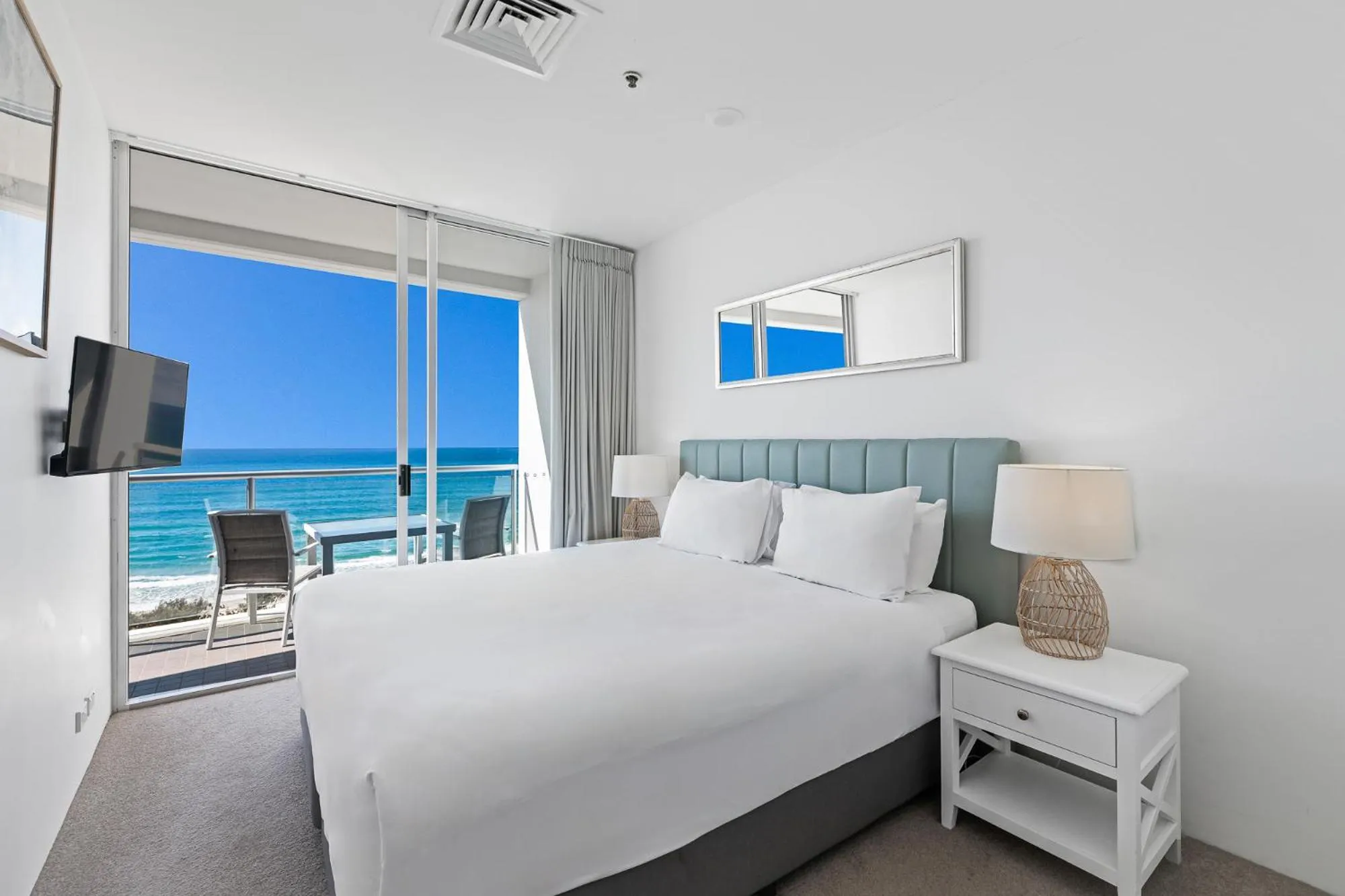 Bedroom, Bed in ULTIQA Air On Broadbeach