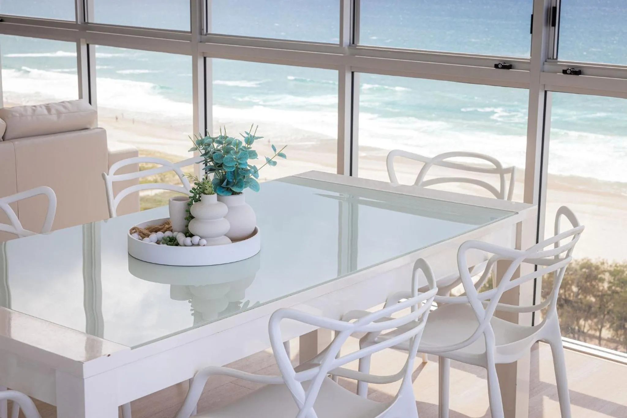 Dining area in ULTIQA Air On Broadbeach