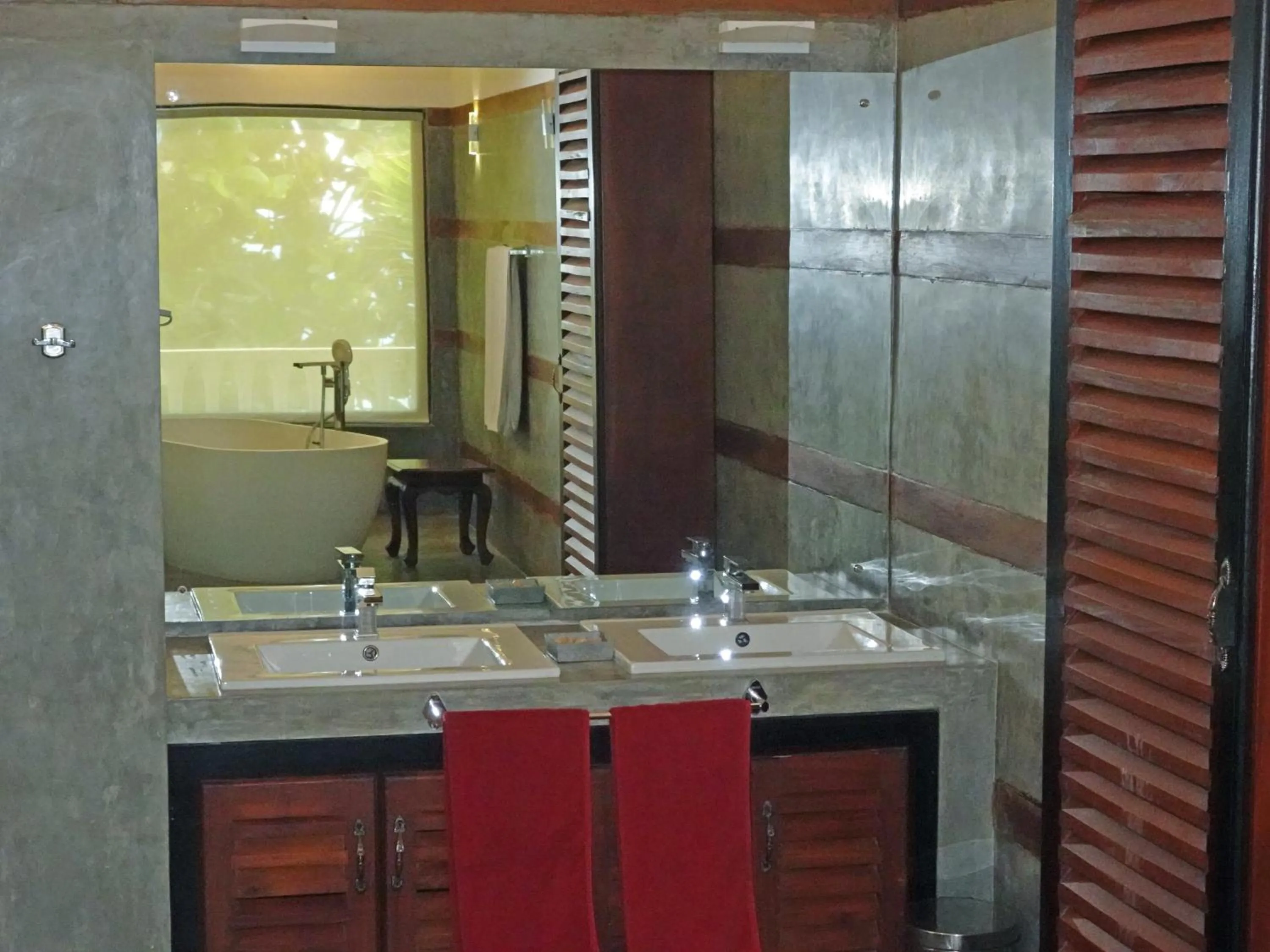 Bathroom in Suite Lanka