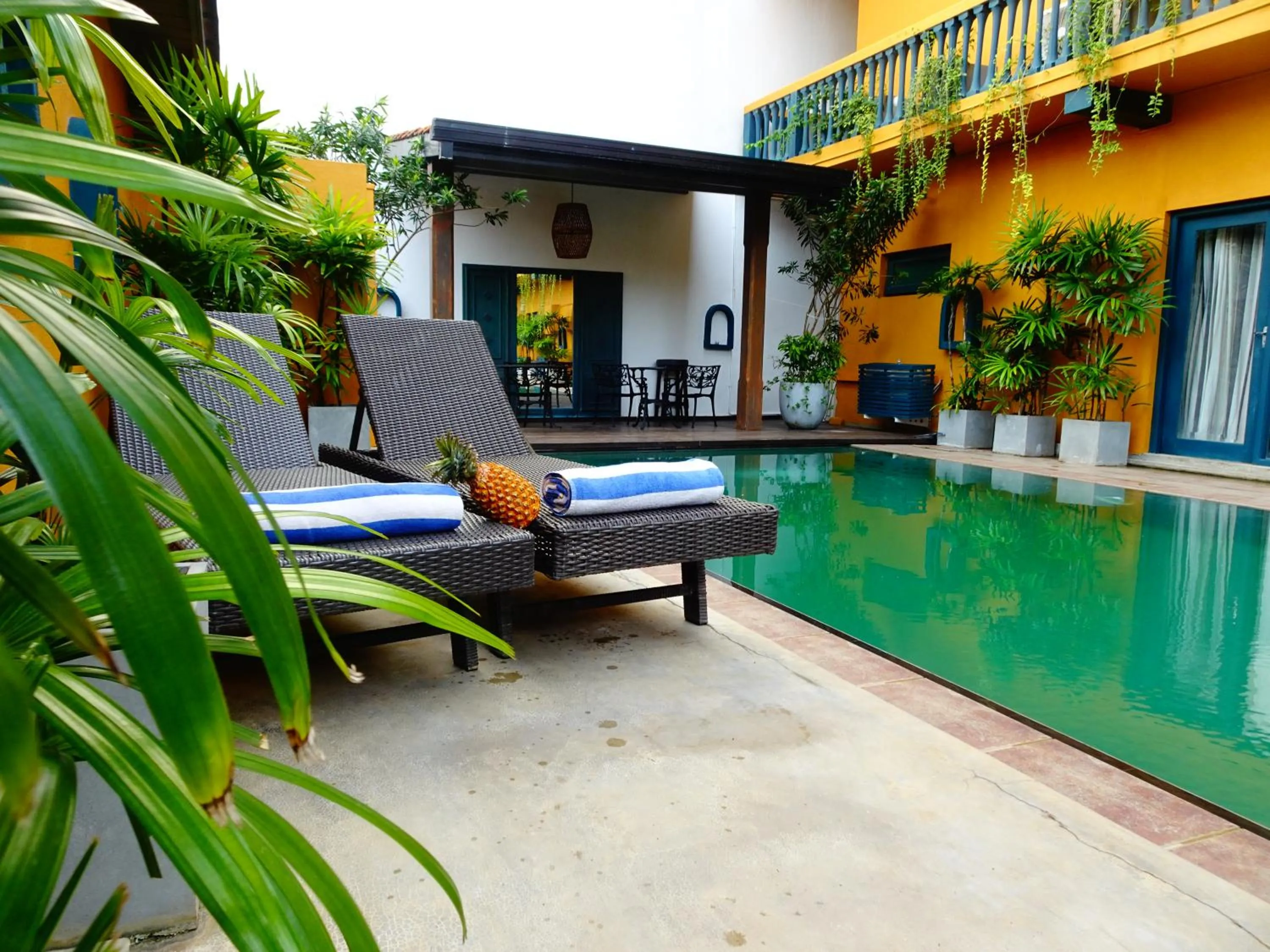 Swimming pool in Suite Lanka