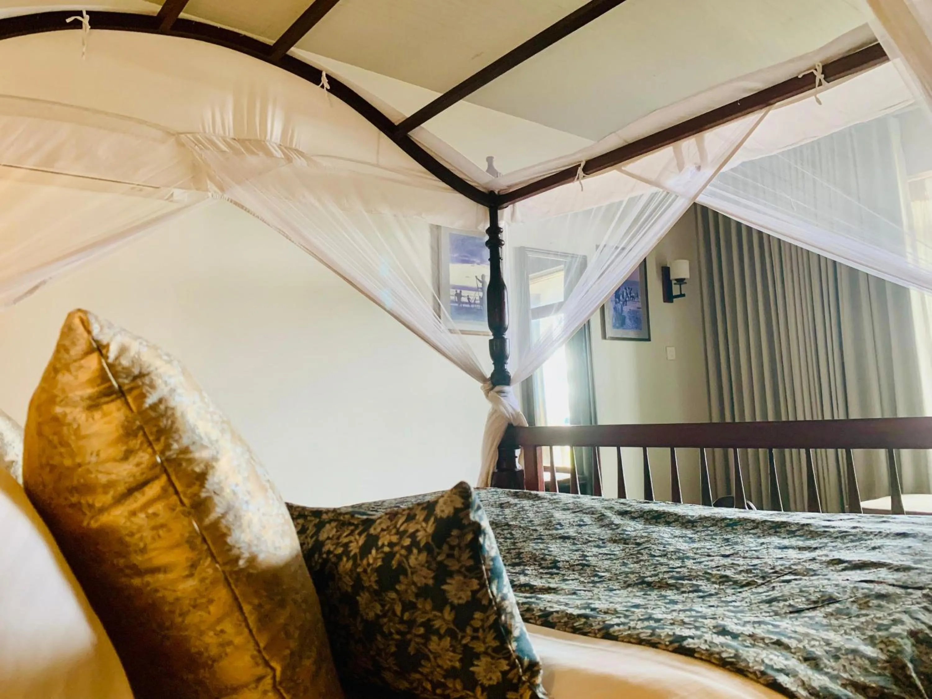 Bedroom, Bed in Suite Lanka