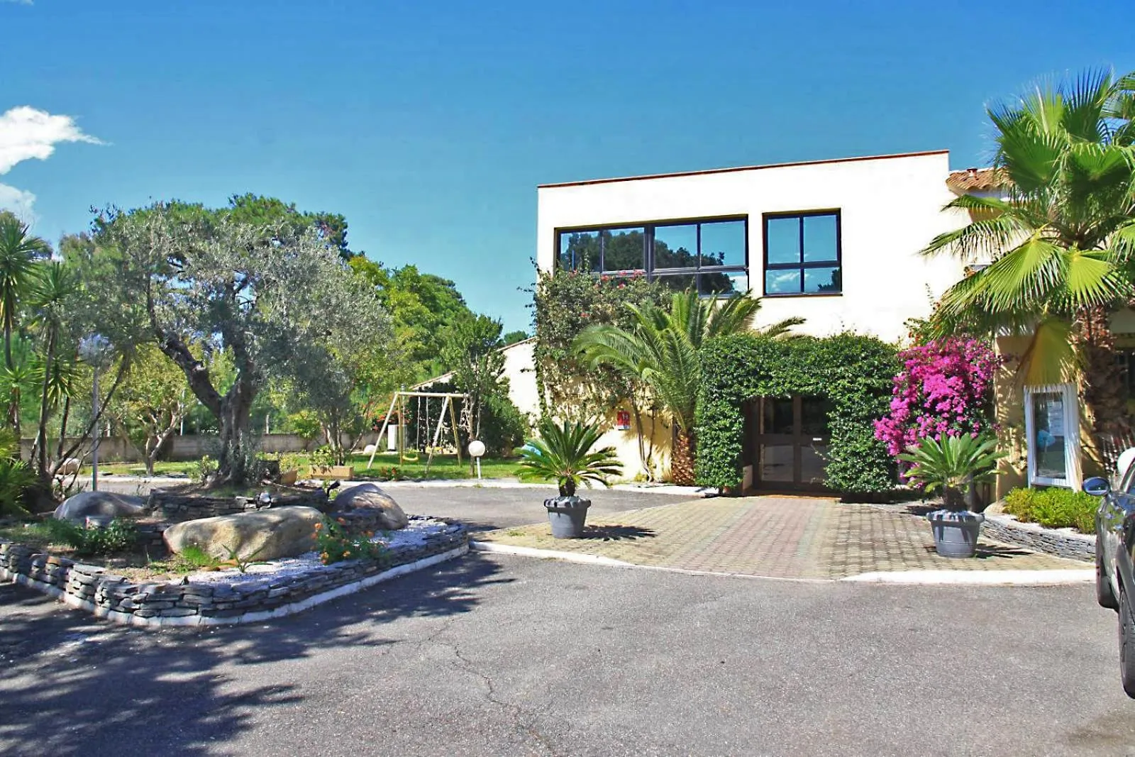 Facade/entrance in Isola Hôtel