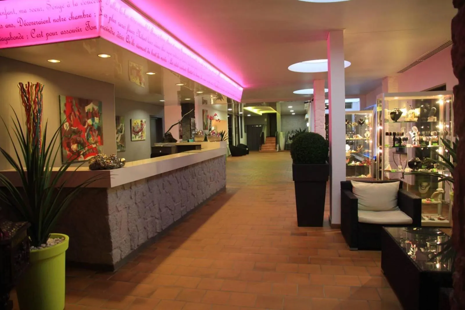 Lobby or reception in Isola Hôtel